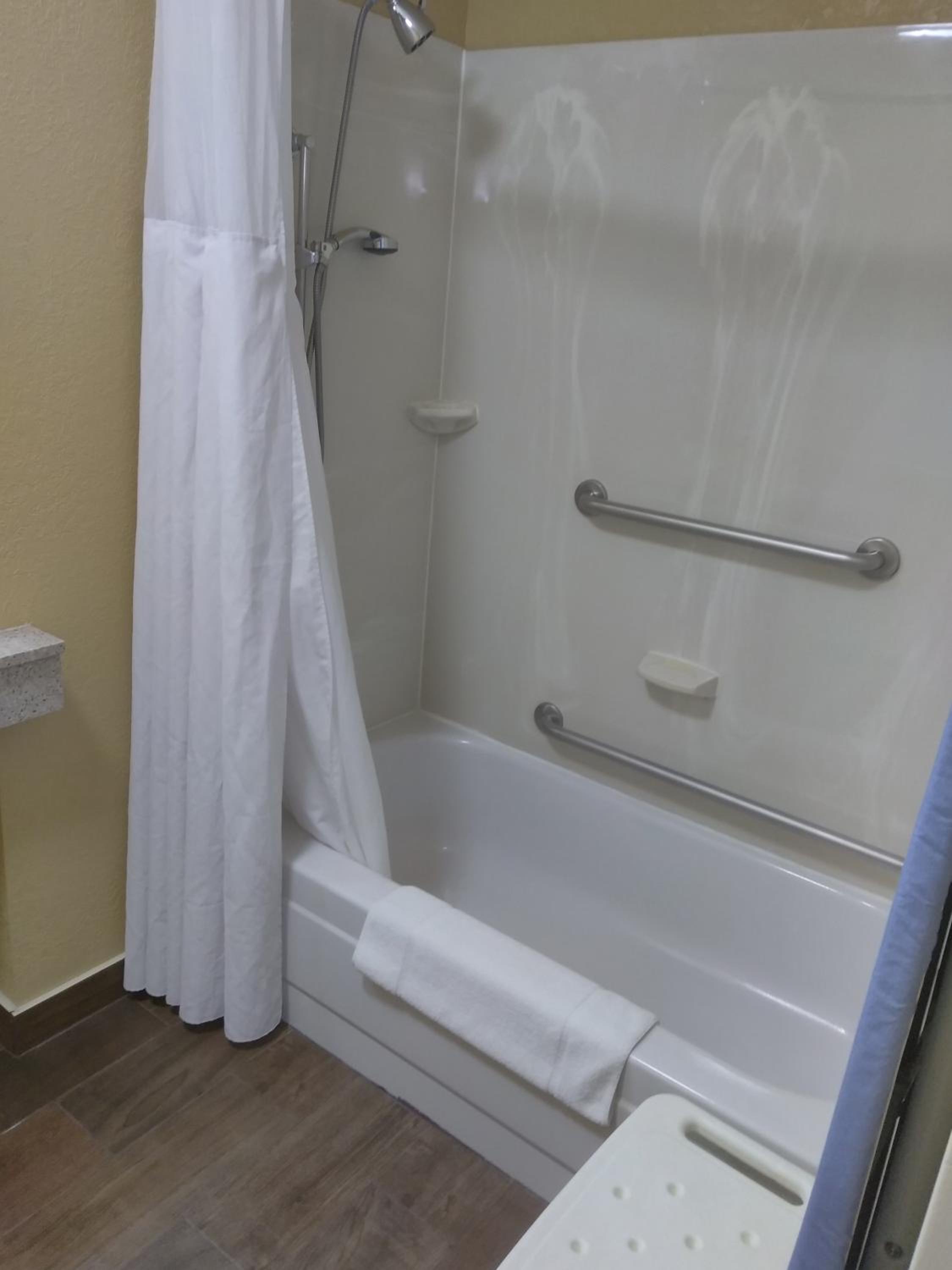 Double Room with Two Double Beds - Mobility Access/Non-Smoking - Photo 5