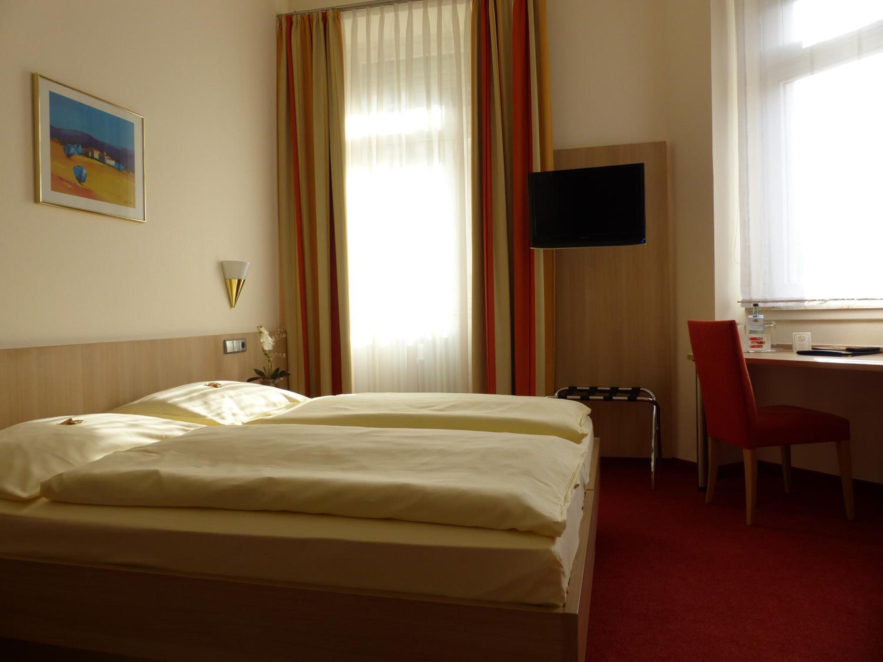 Economy Double Room - Photo 5