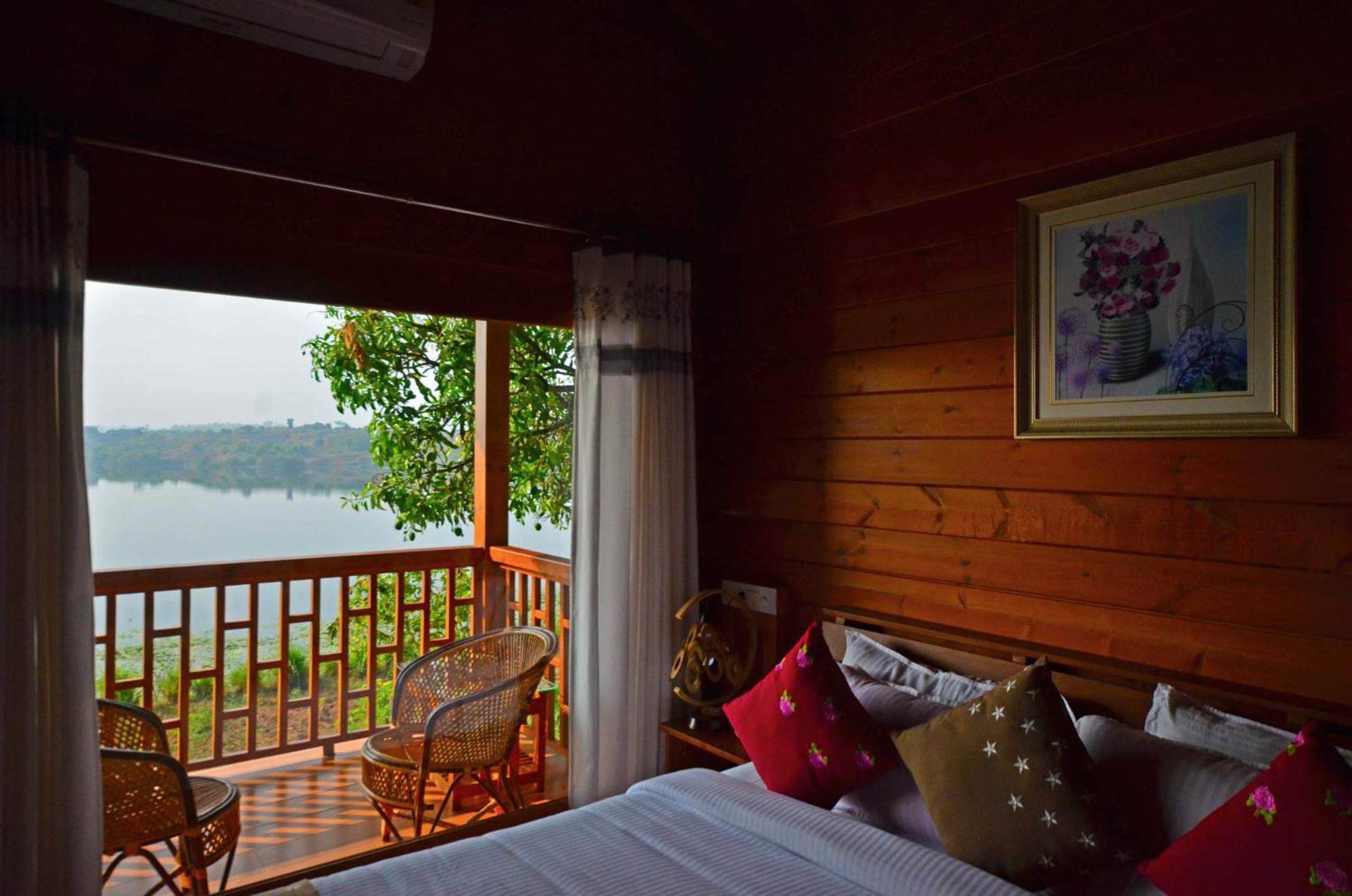 Waterfront Grandeur - Photo 1