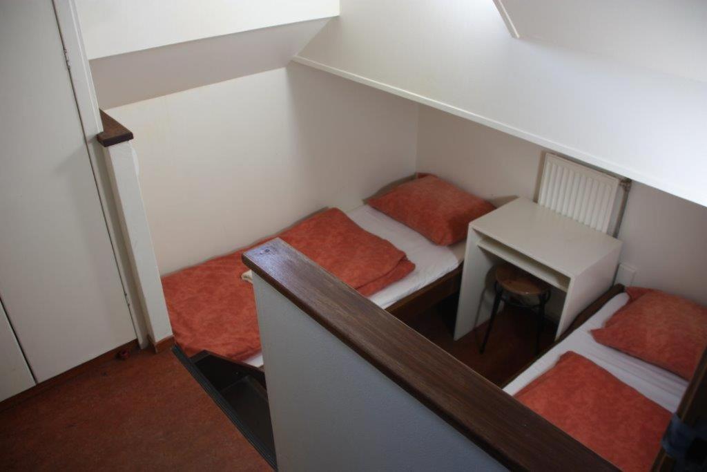 Cabin on Boat (2 Adults) photo 2