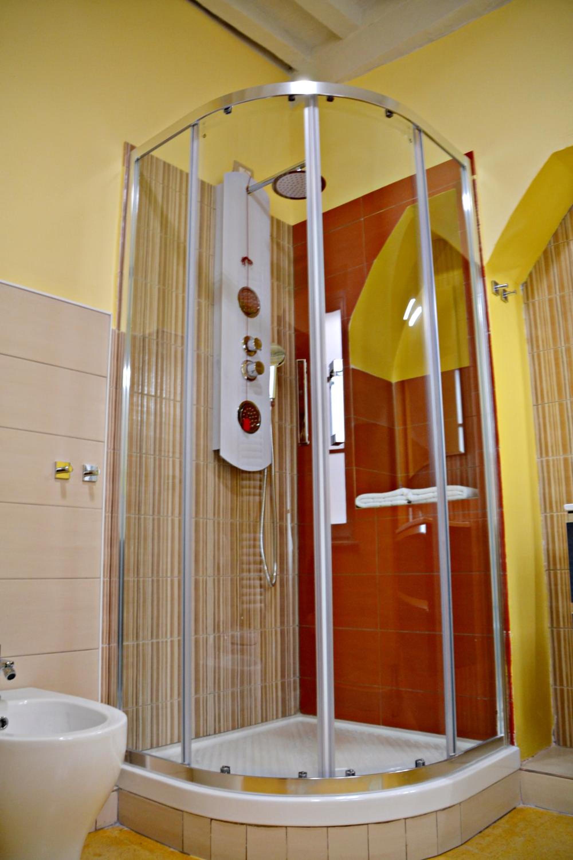 Deluxe Double Room with Shower - Photo 3