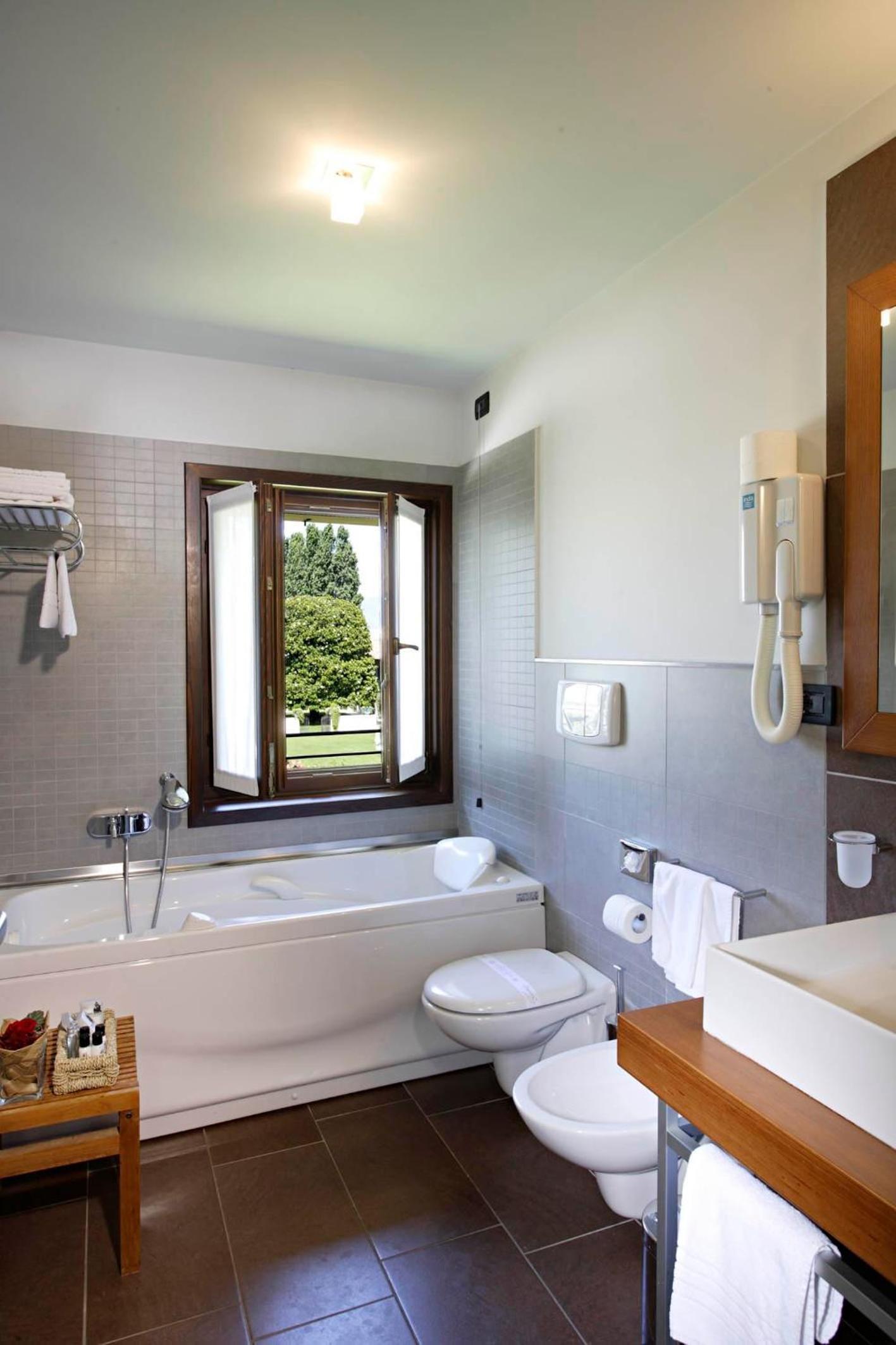 Suite - Photo 3