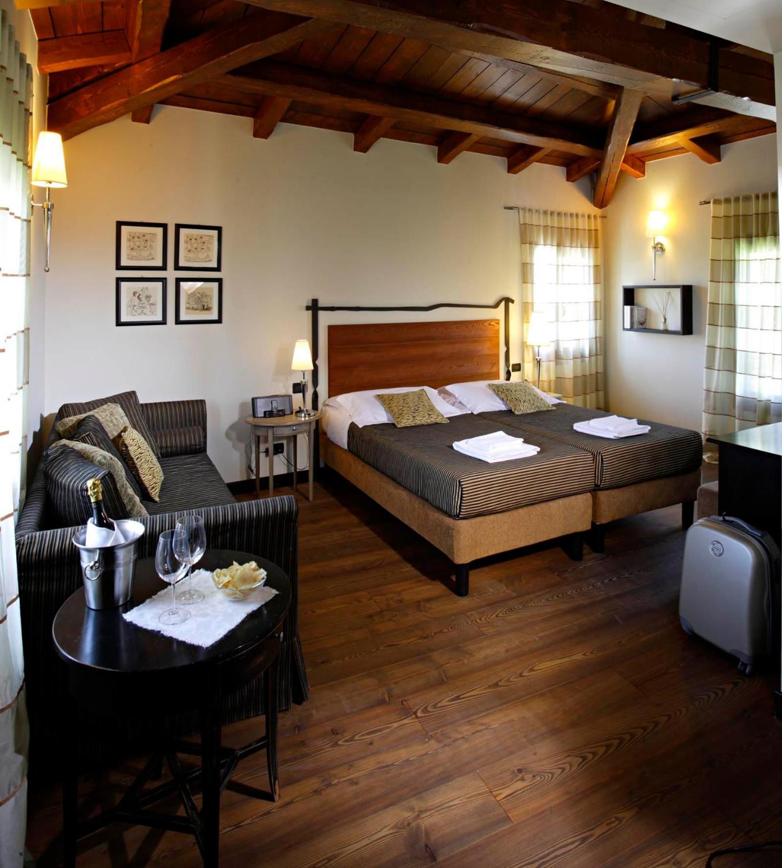 Suite - Photo 5