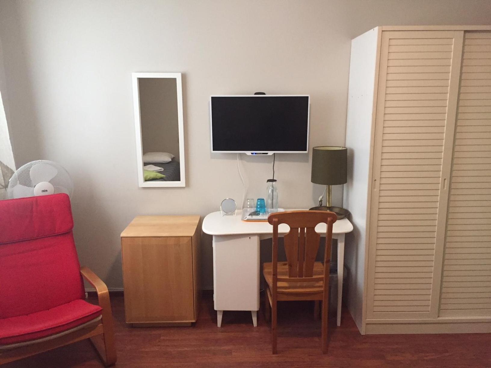 Twin Room with Shared Bathroom photo 1