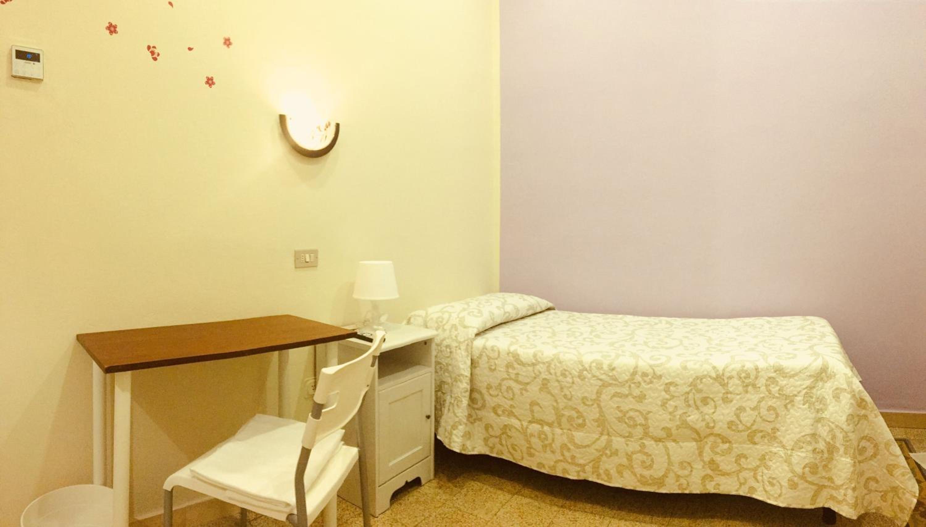 Single Room photo 3