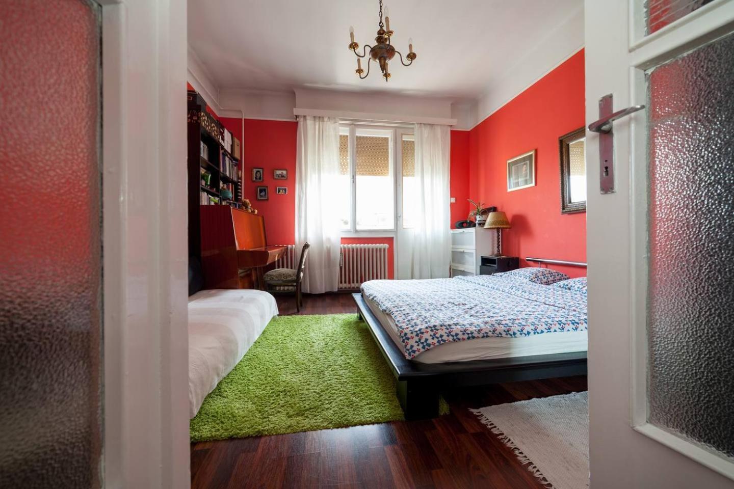 One-Bedroom Apartment - Photo 2