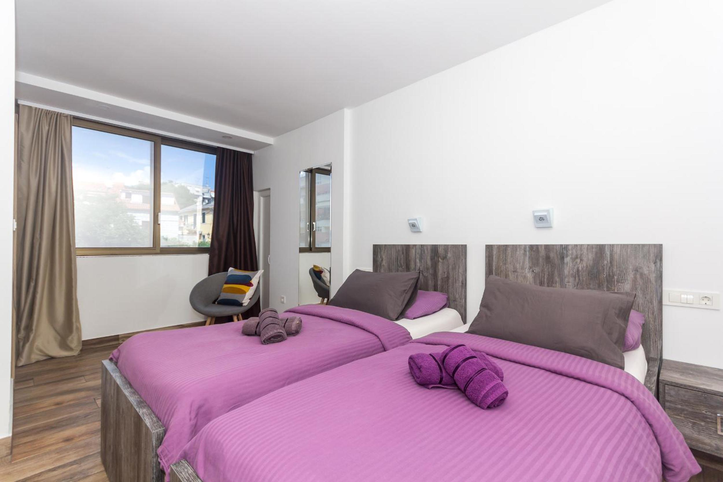 Deluxe Double or Twin Room with City View - Photo 22