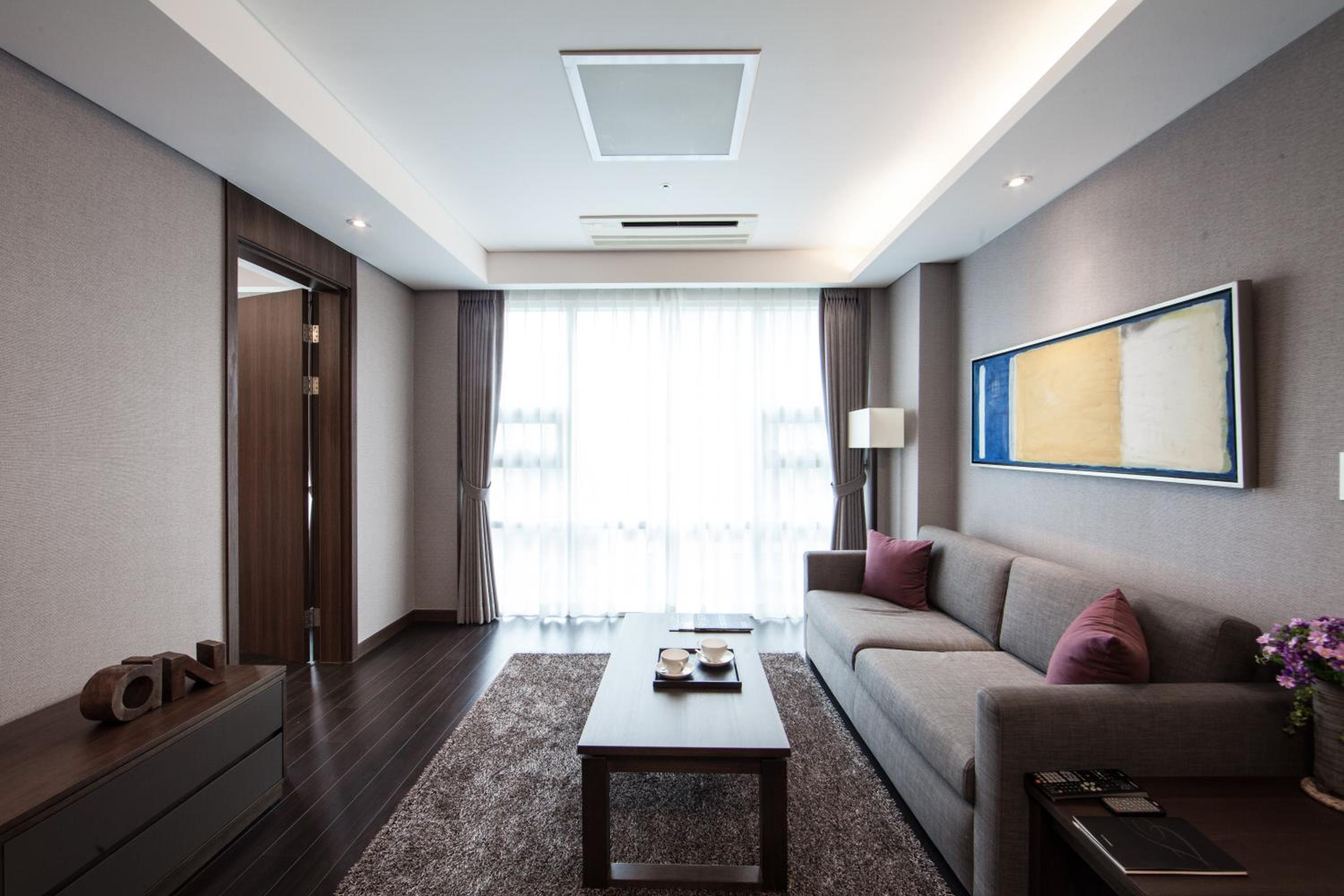 Super Deluxe One Bedroom Apartment - Photo 4