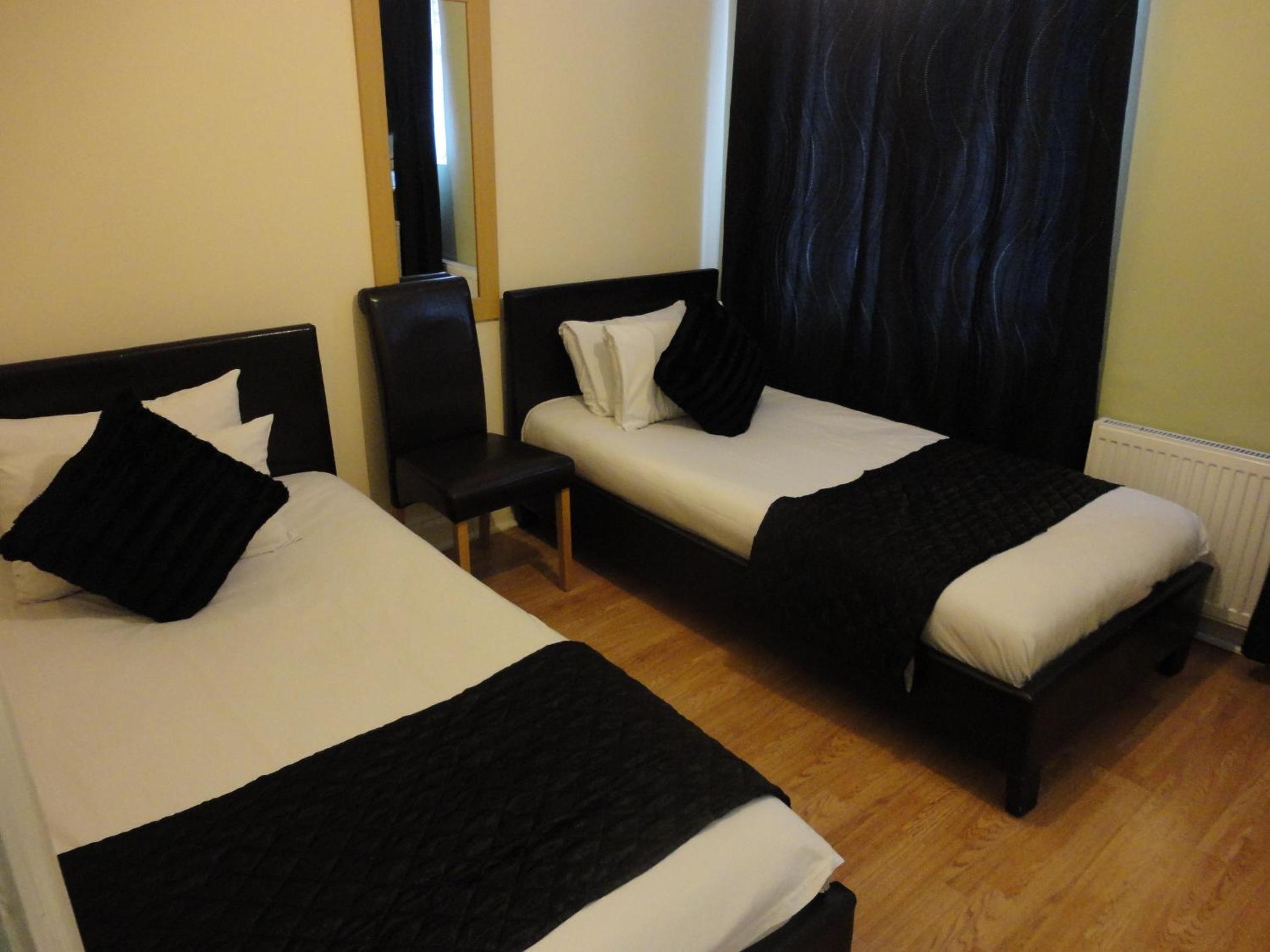 Economy Twin Room photo 2