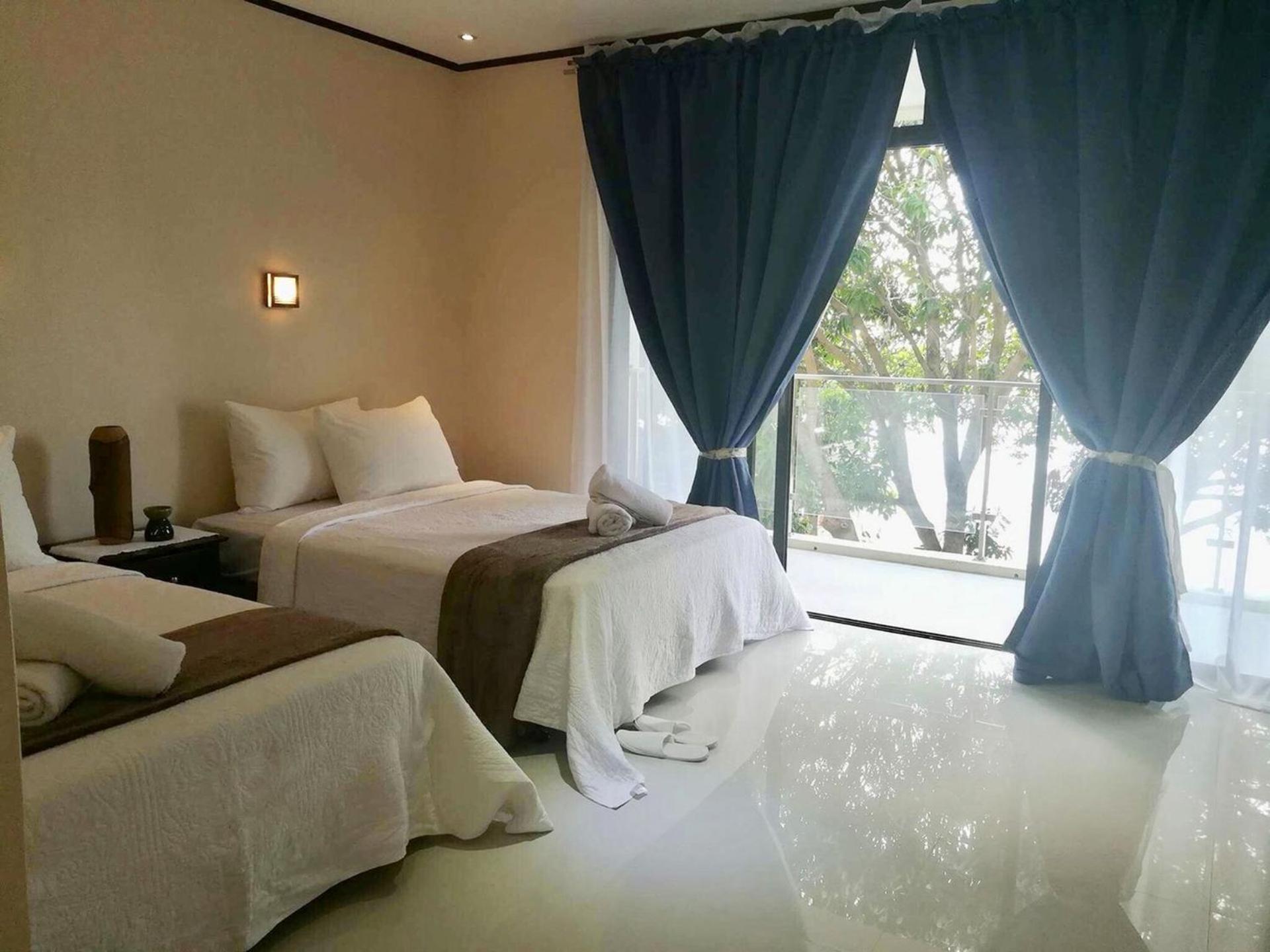 Deluxe Twin Room with Sea View - Photo 12