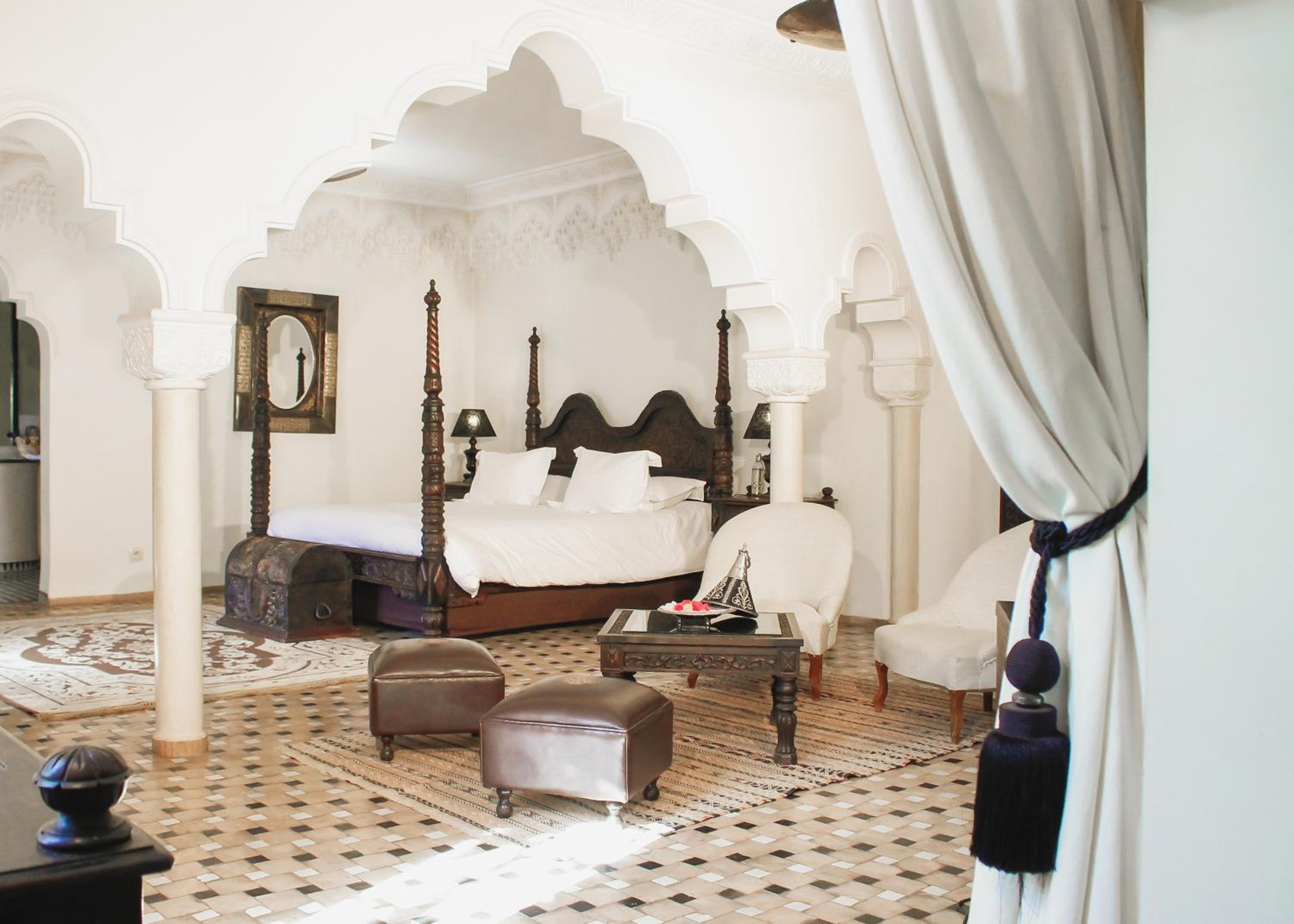 King Suite with Balcony - Photo 13