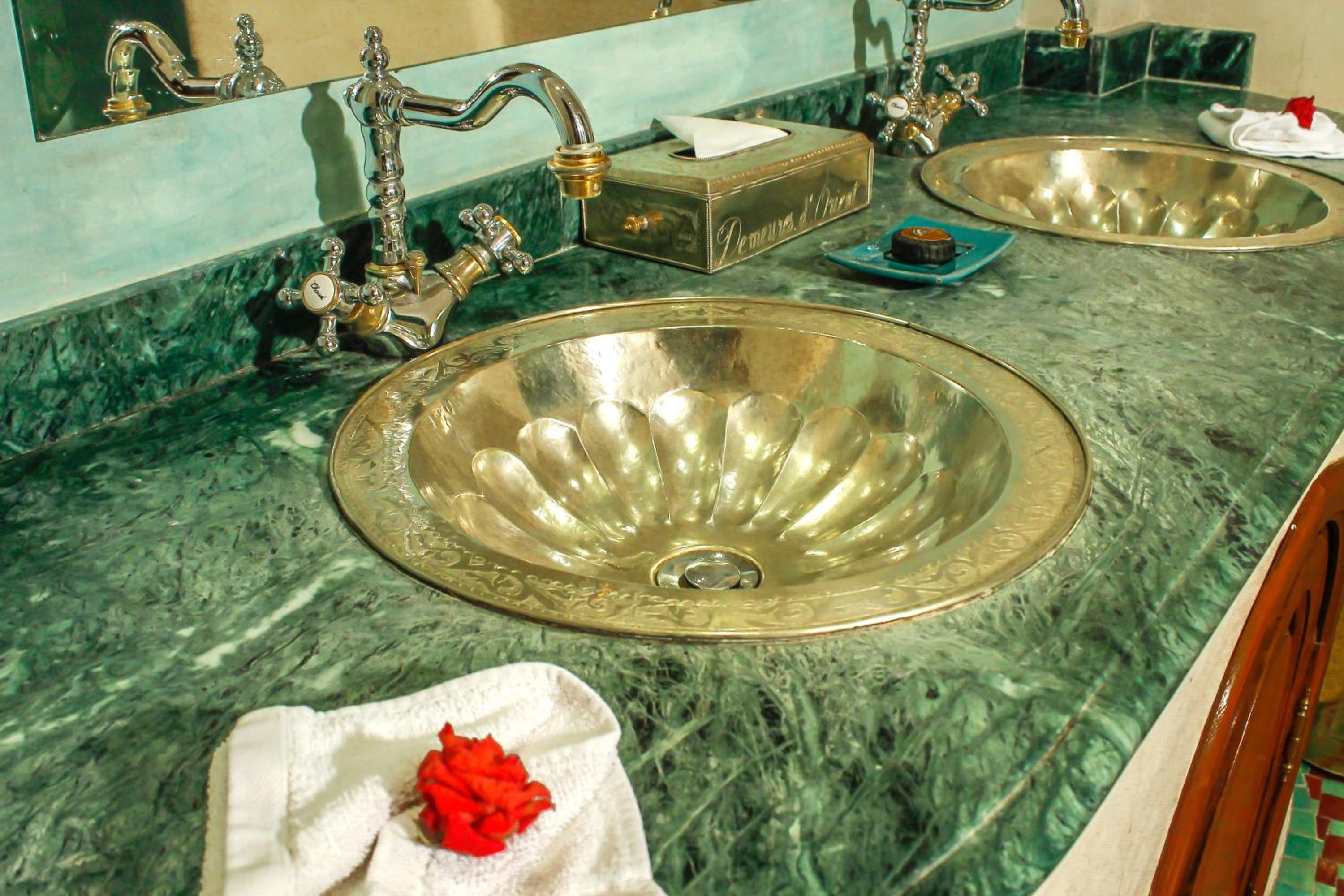 Superior King Suite - Photo 9