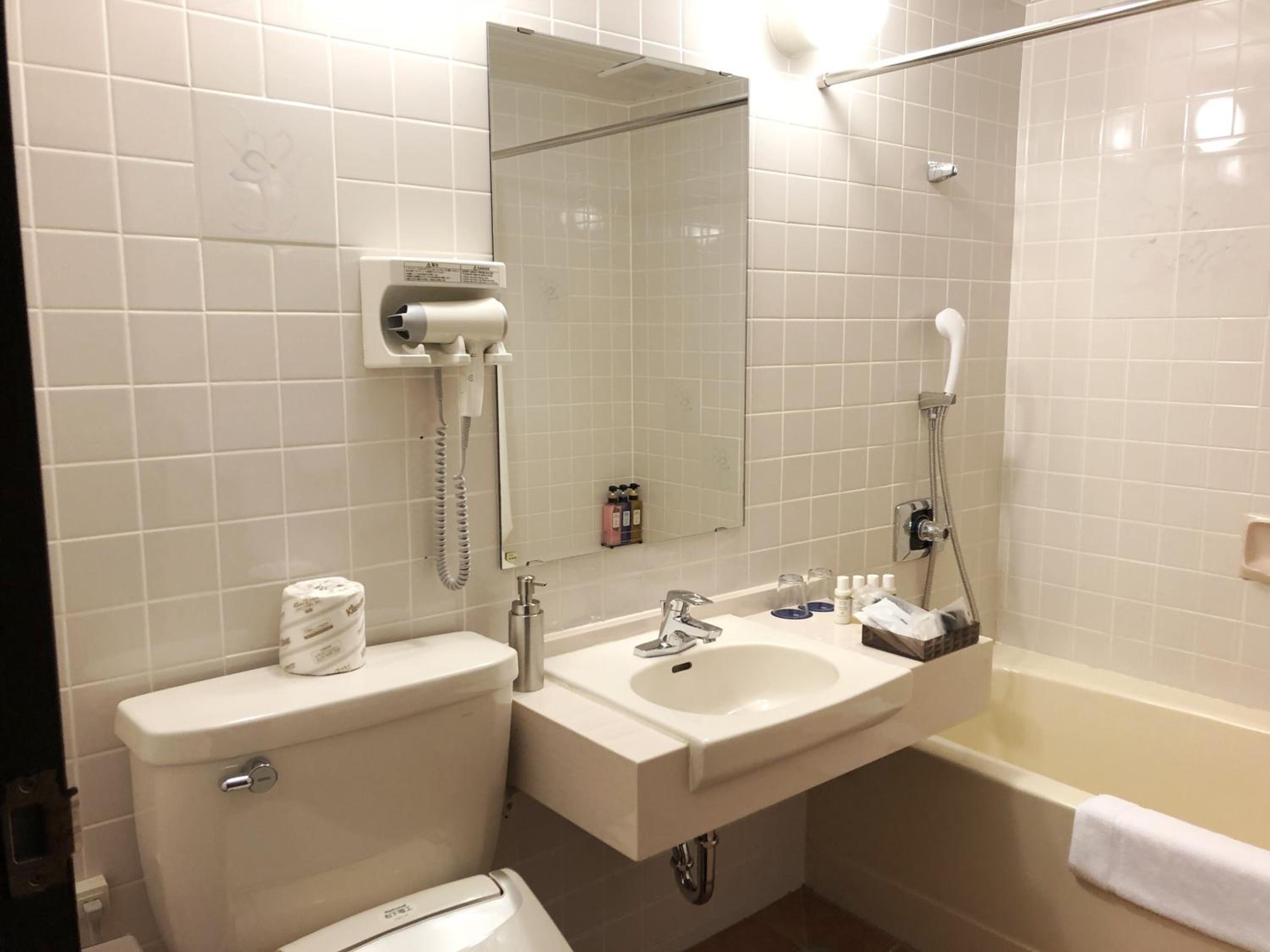 Standard Twin Room with Balcony and Garden View - Photo 5