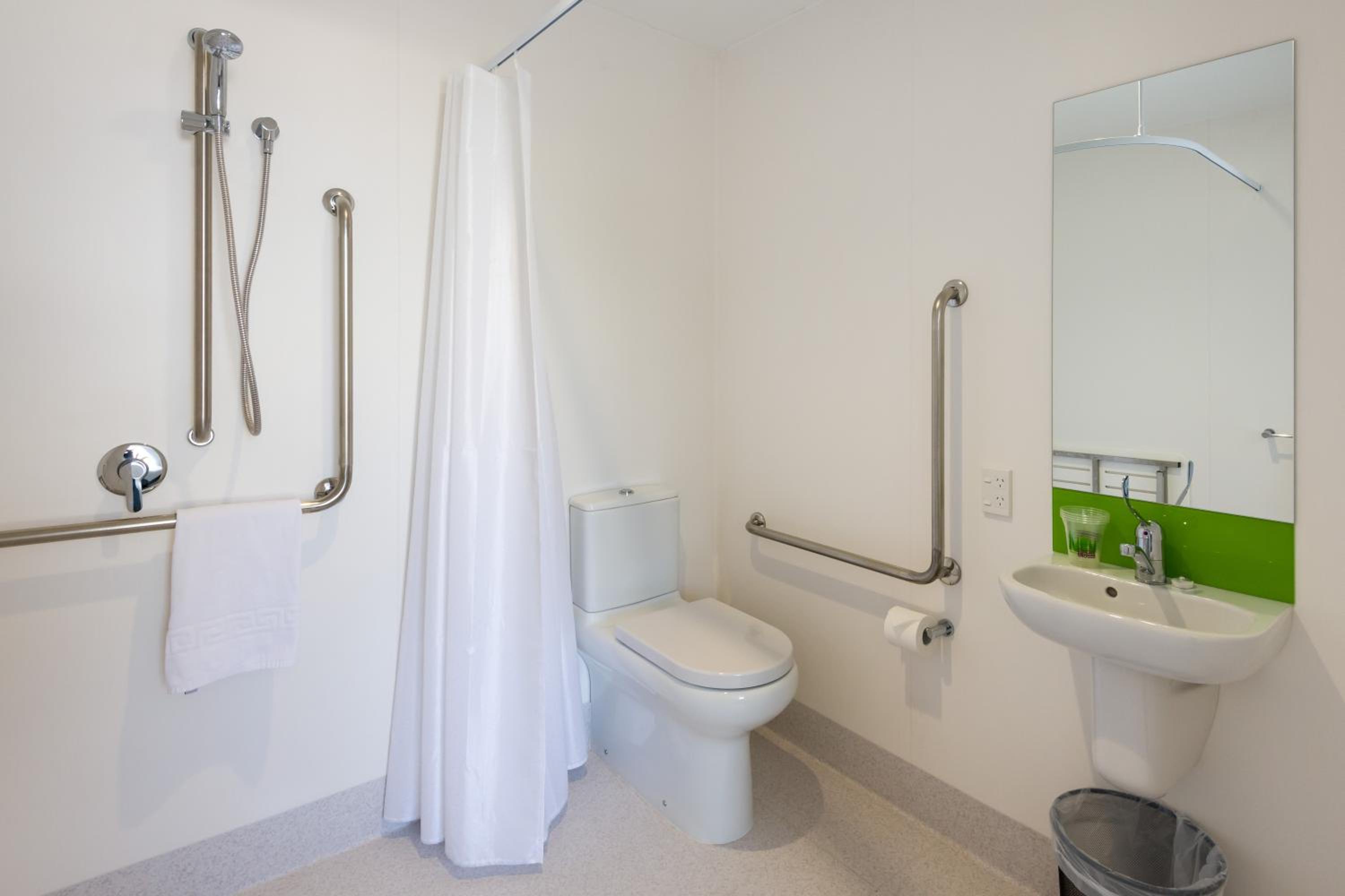 Quadruple Room with Private Bathroom photo 2