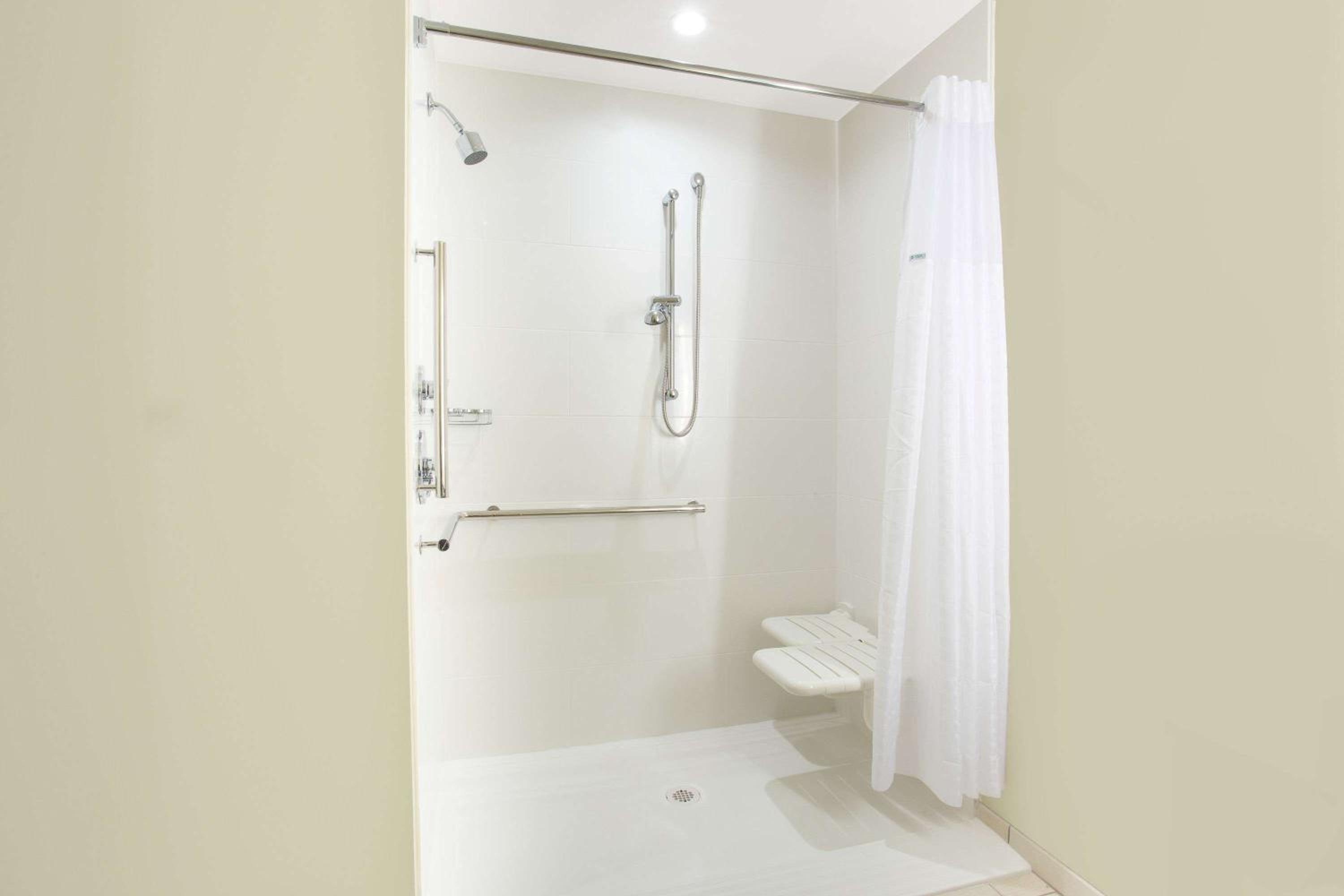 King Room - Mobility Access/Non-Smoking