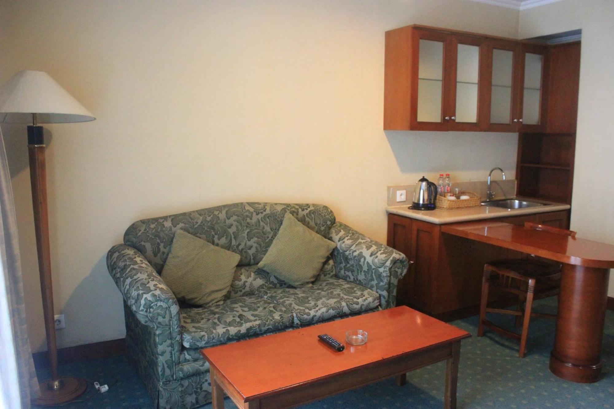 Executive Suite - Photo 4