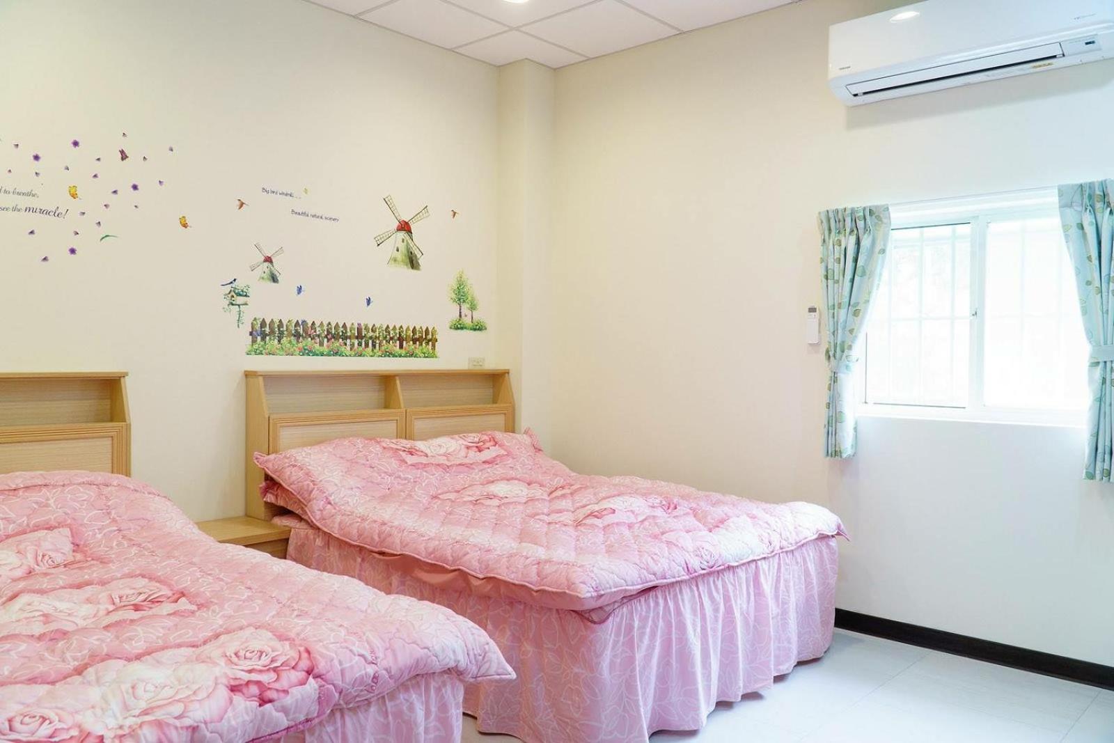 Classic Quadruple Room with Shared Bathroom photo 2