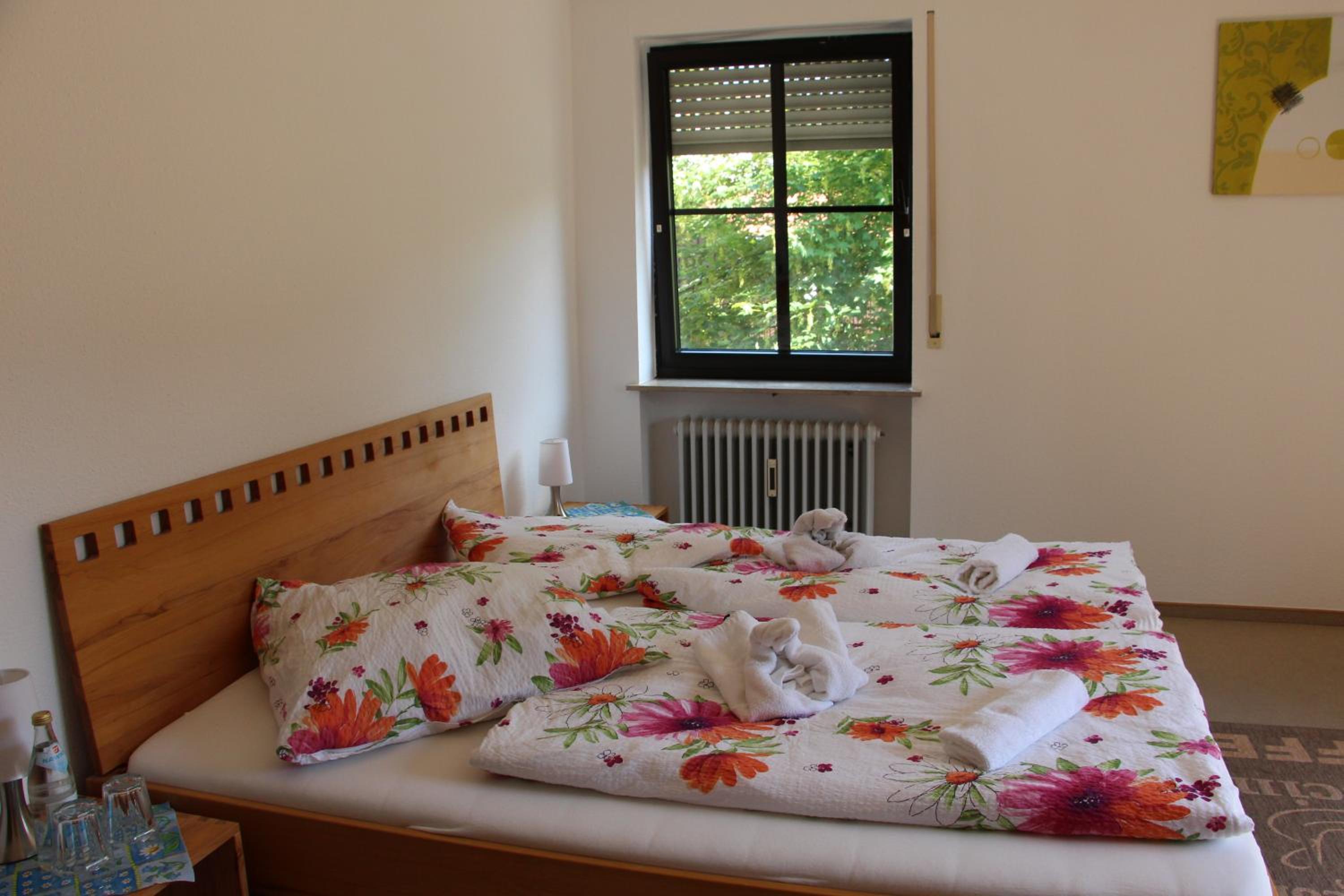 Double Room with Balcony - Photo 2