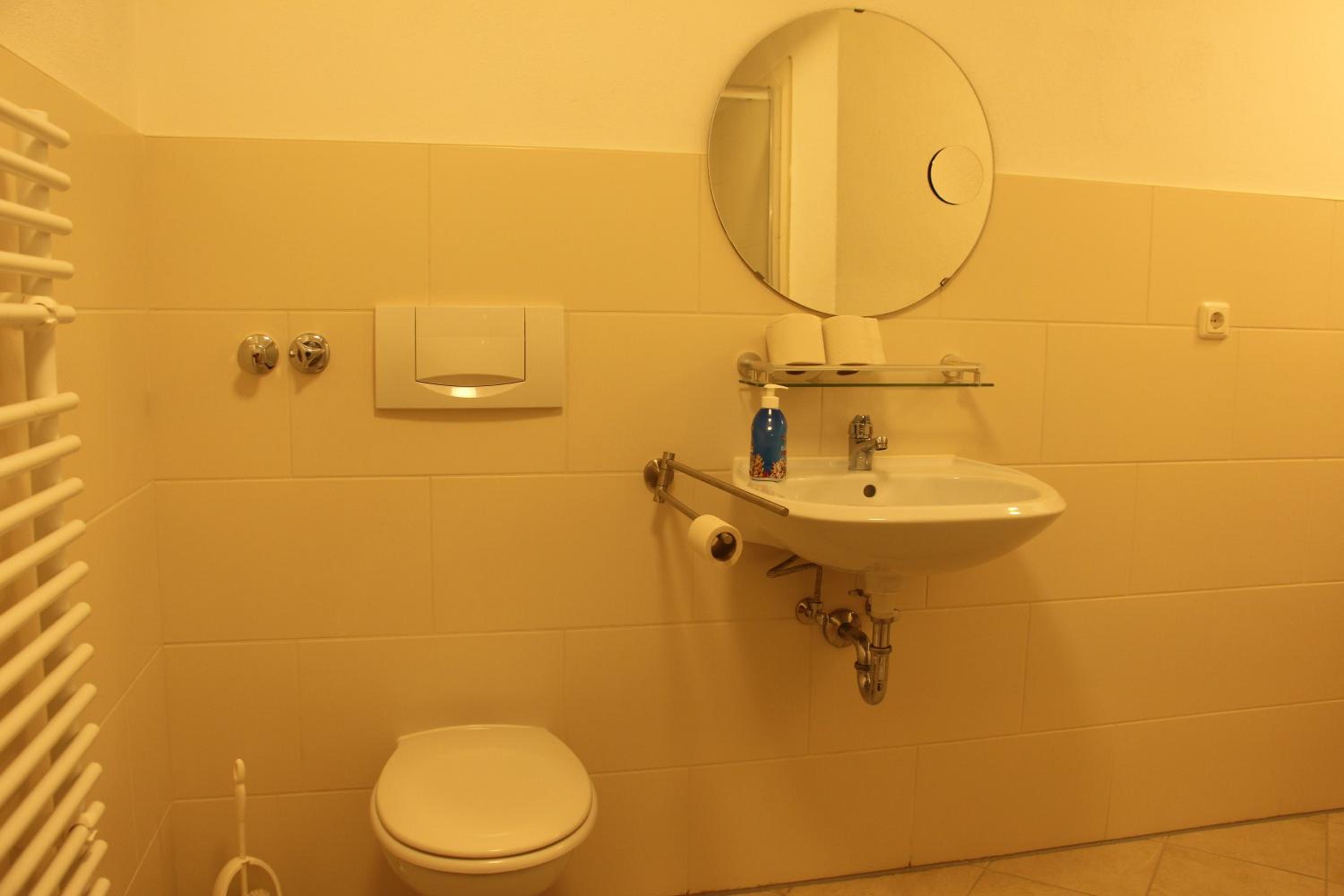 Double Room with Balcony - Photo 3