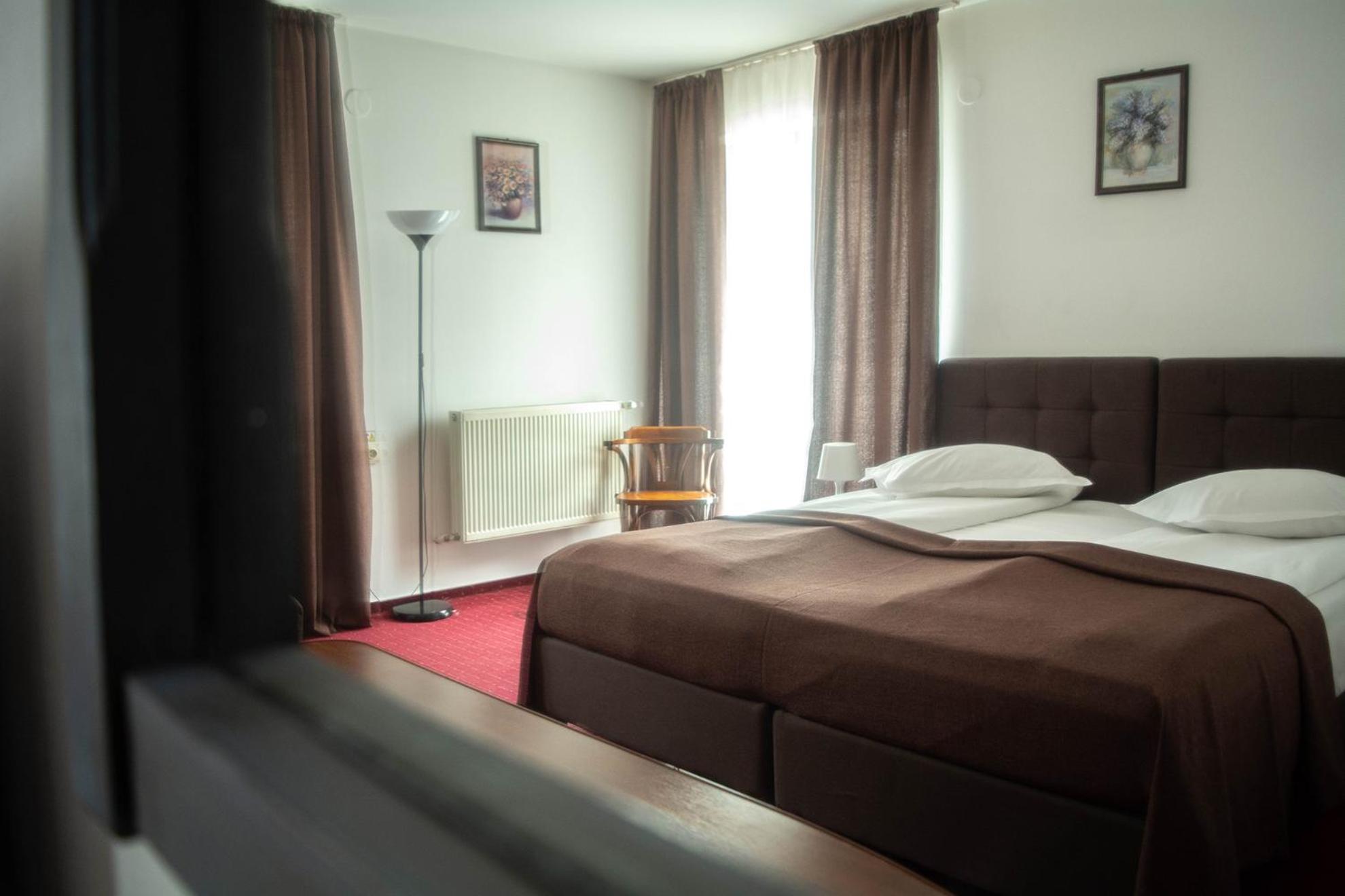 Standard Double or Twin Room photo 1