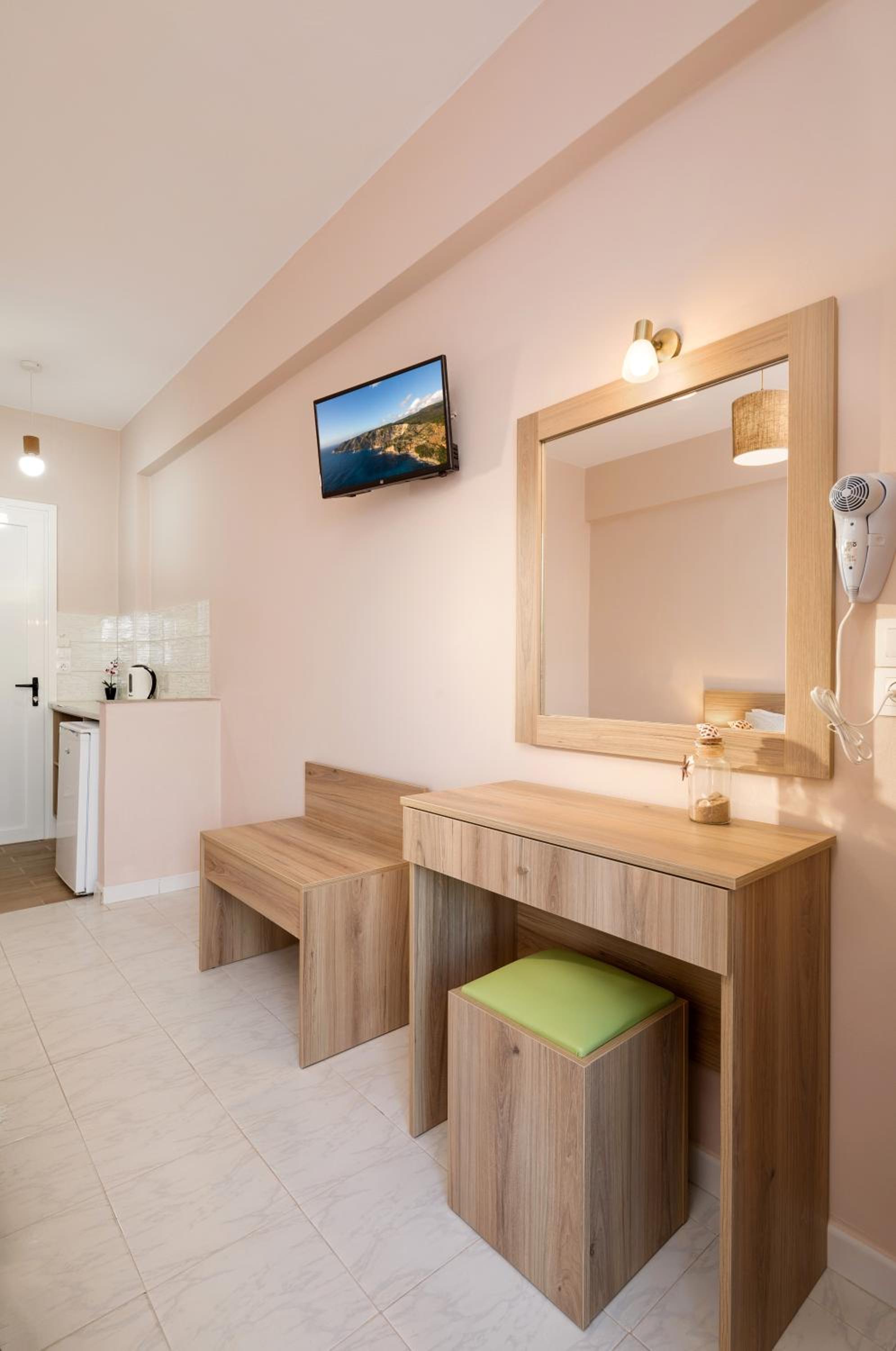 Deluxe Twin Room with Sea View photo 3