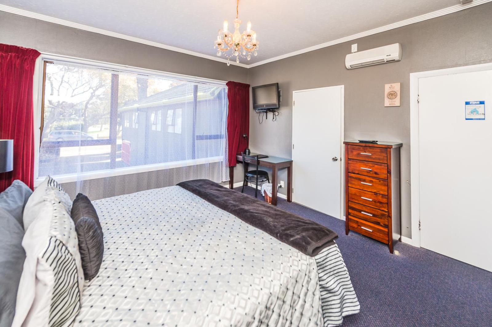 King Lodge Room with Private Bathroom photo 3