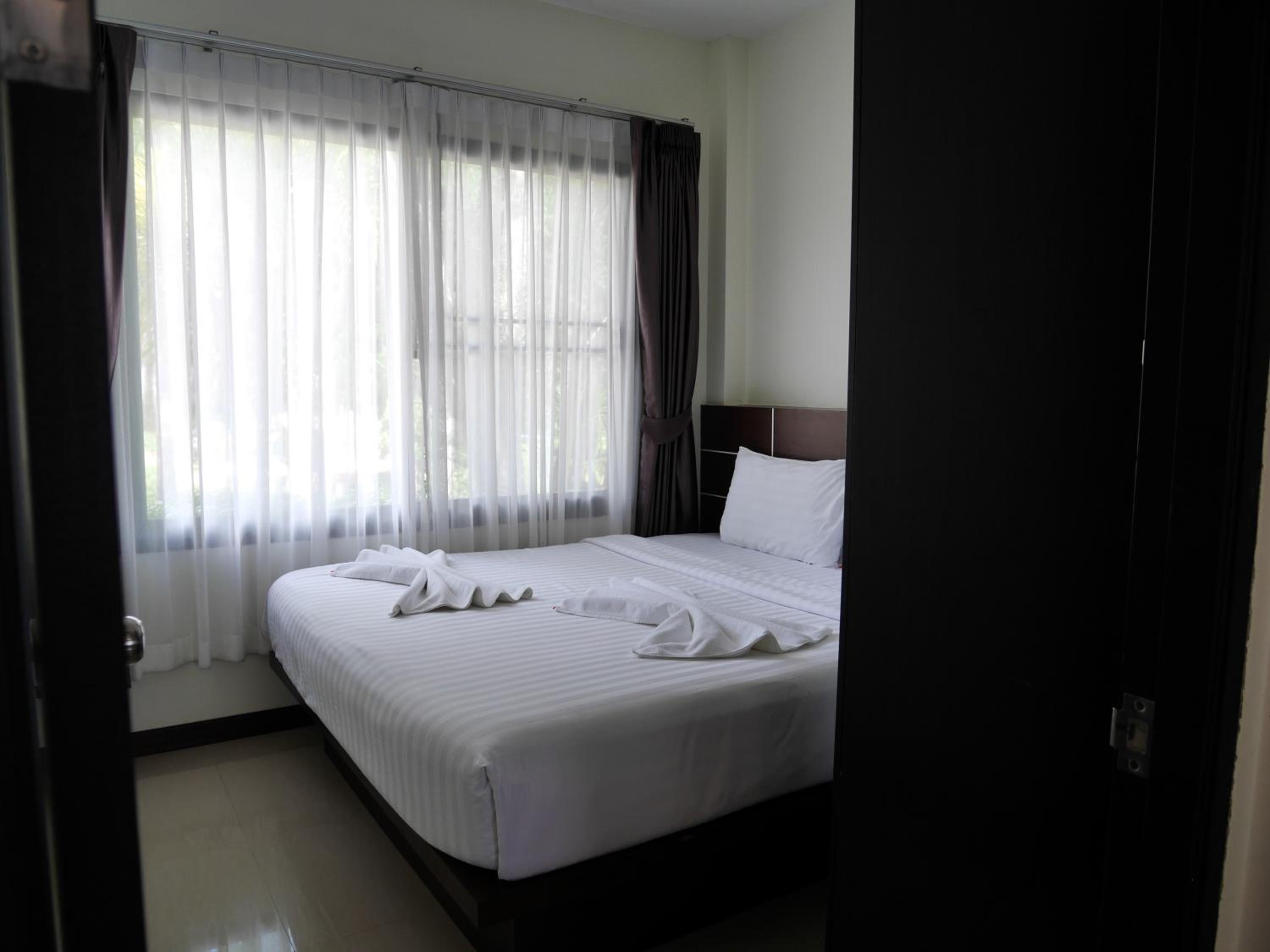 One-Bedroom with Shared Pool photo 2