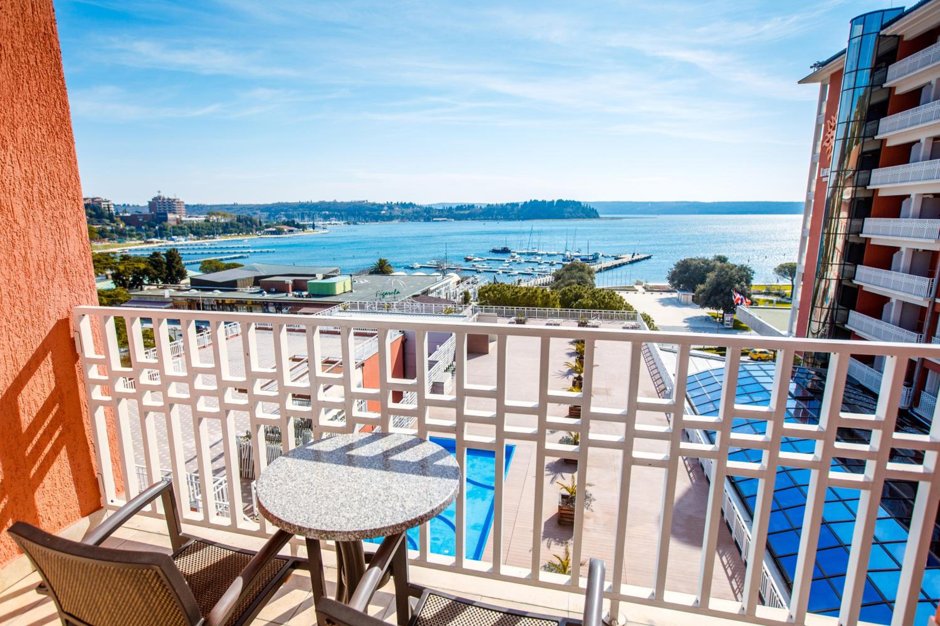 Twin Room with Sea View and Balcony - Photo 2