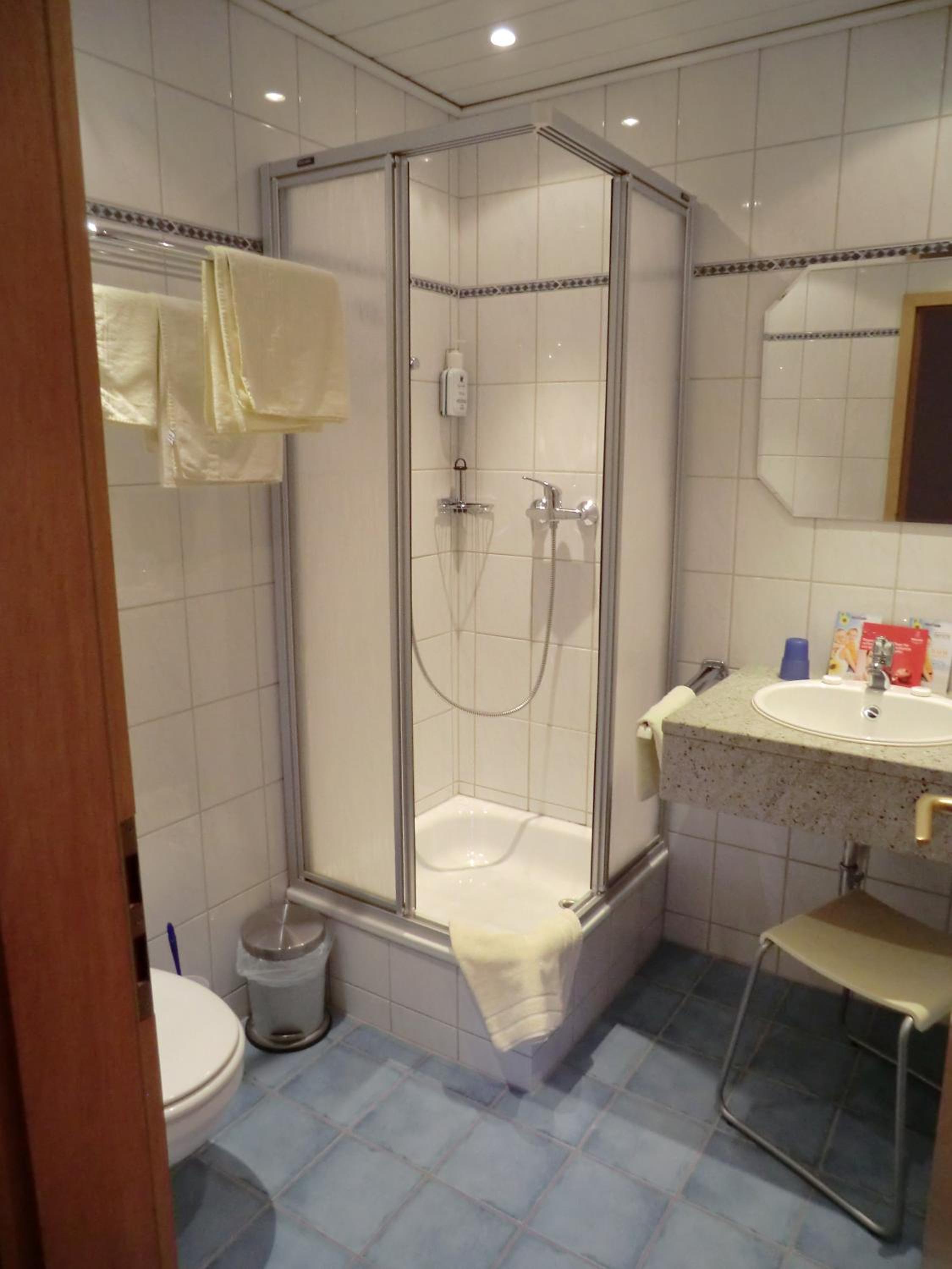 Standard Double Room - Photo 6