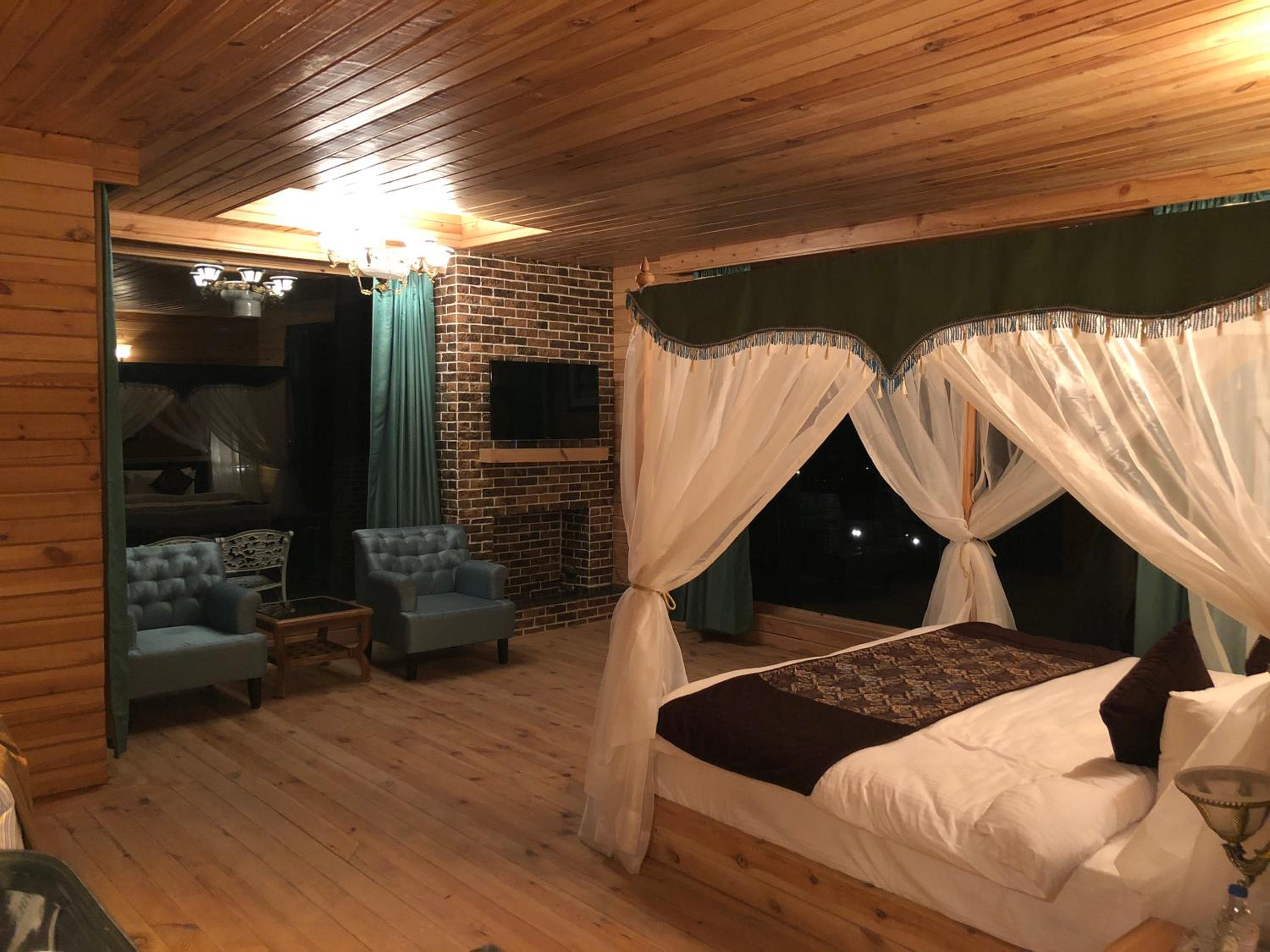 Deluxe Suite photo 1