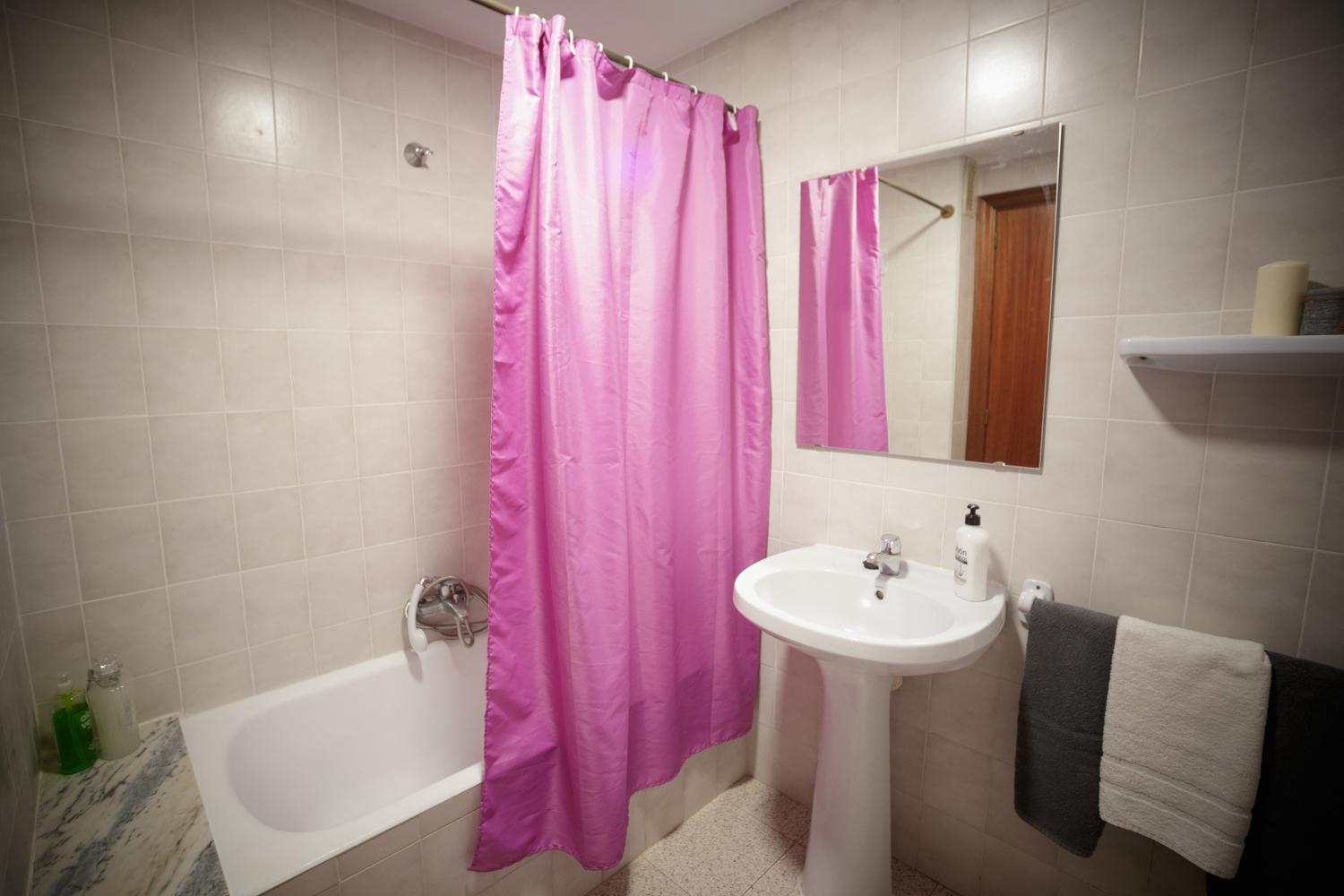 Two-Bedroom Apartment (5 Adults) photo 2