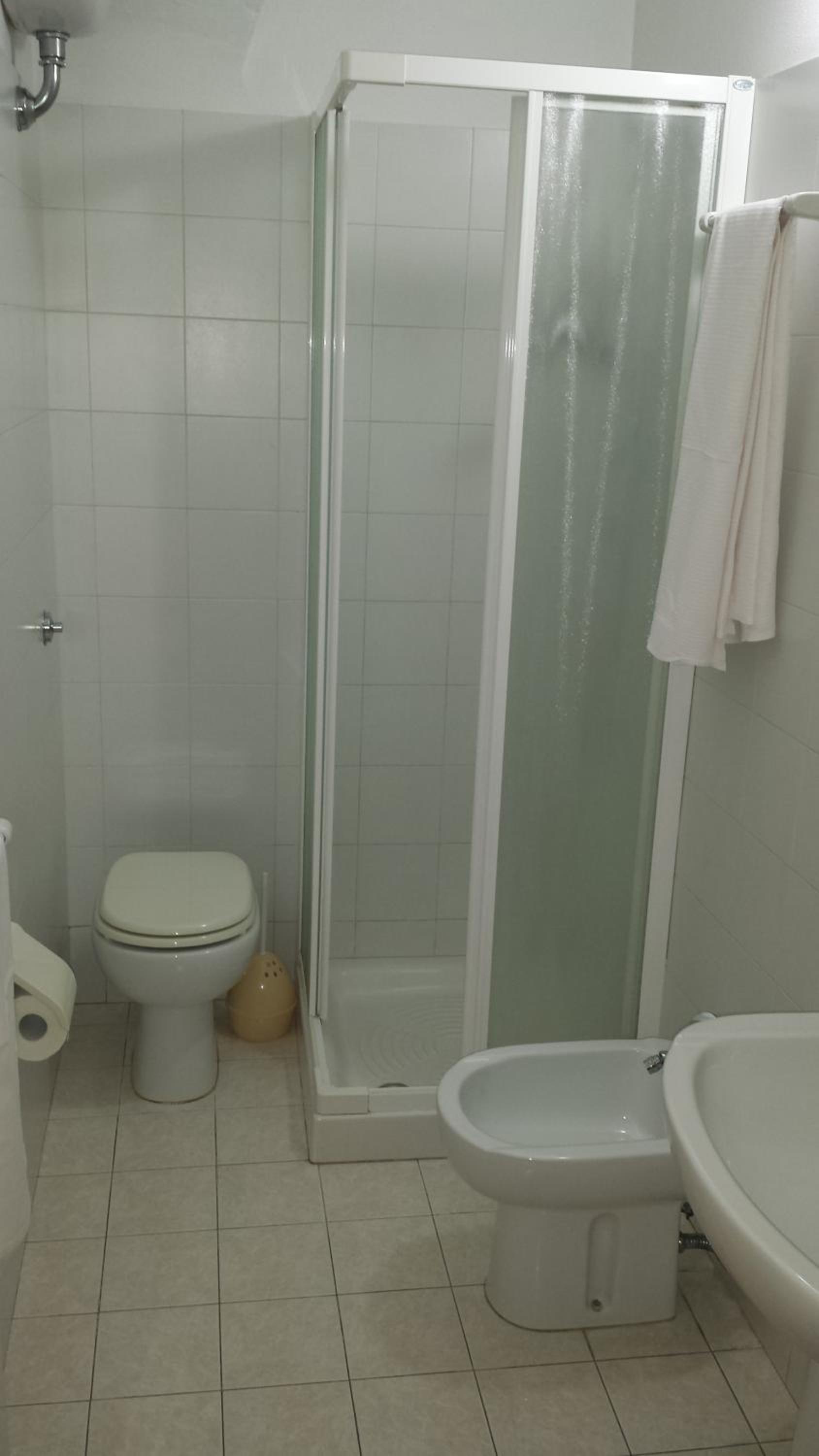 Double Room - Photo 9