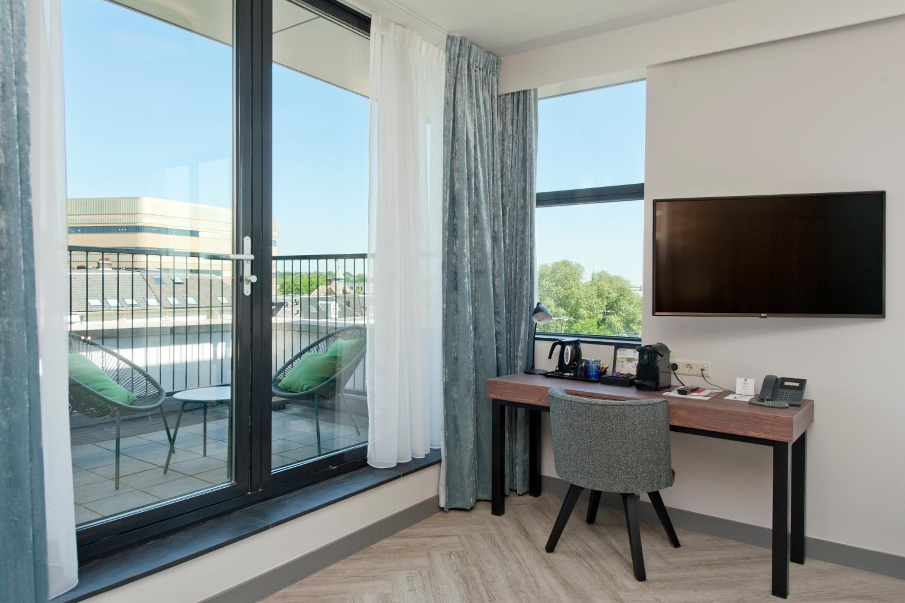 Velvet Wellness King Room with City Spa Access - Photo 3