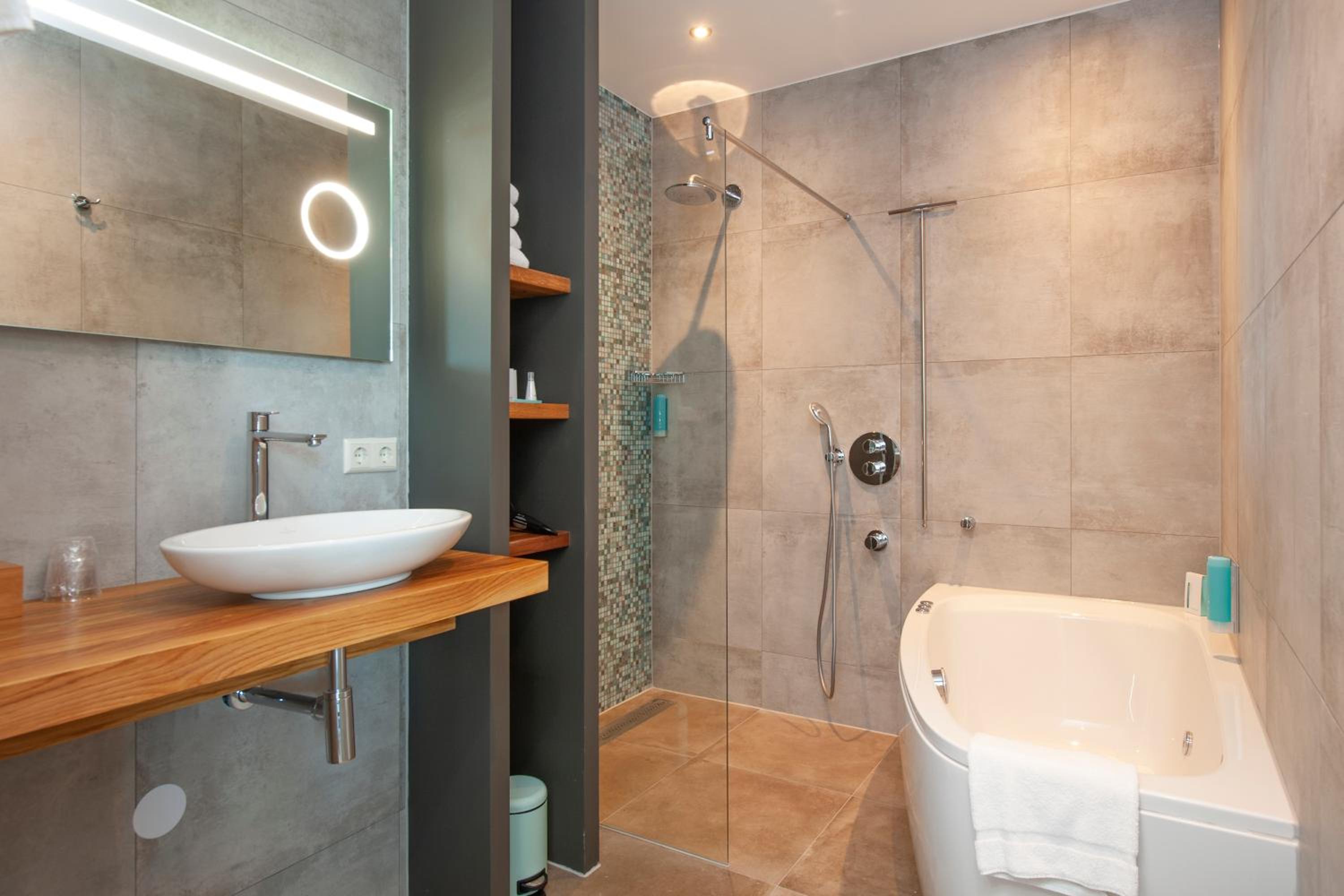 Velvet Wellness King Room with City Spa Access - Photo 2