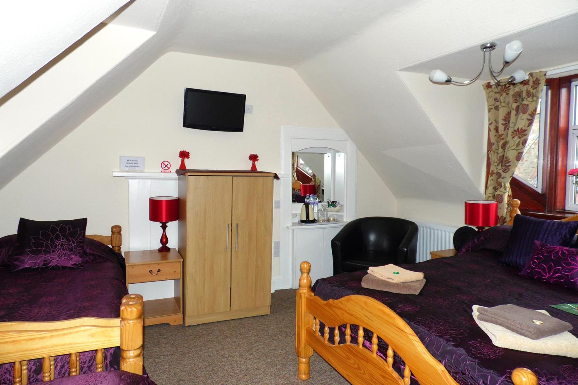 Family Room (4 Adults) photo 2