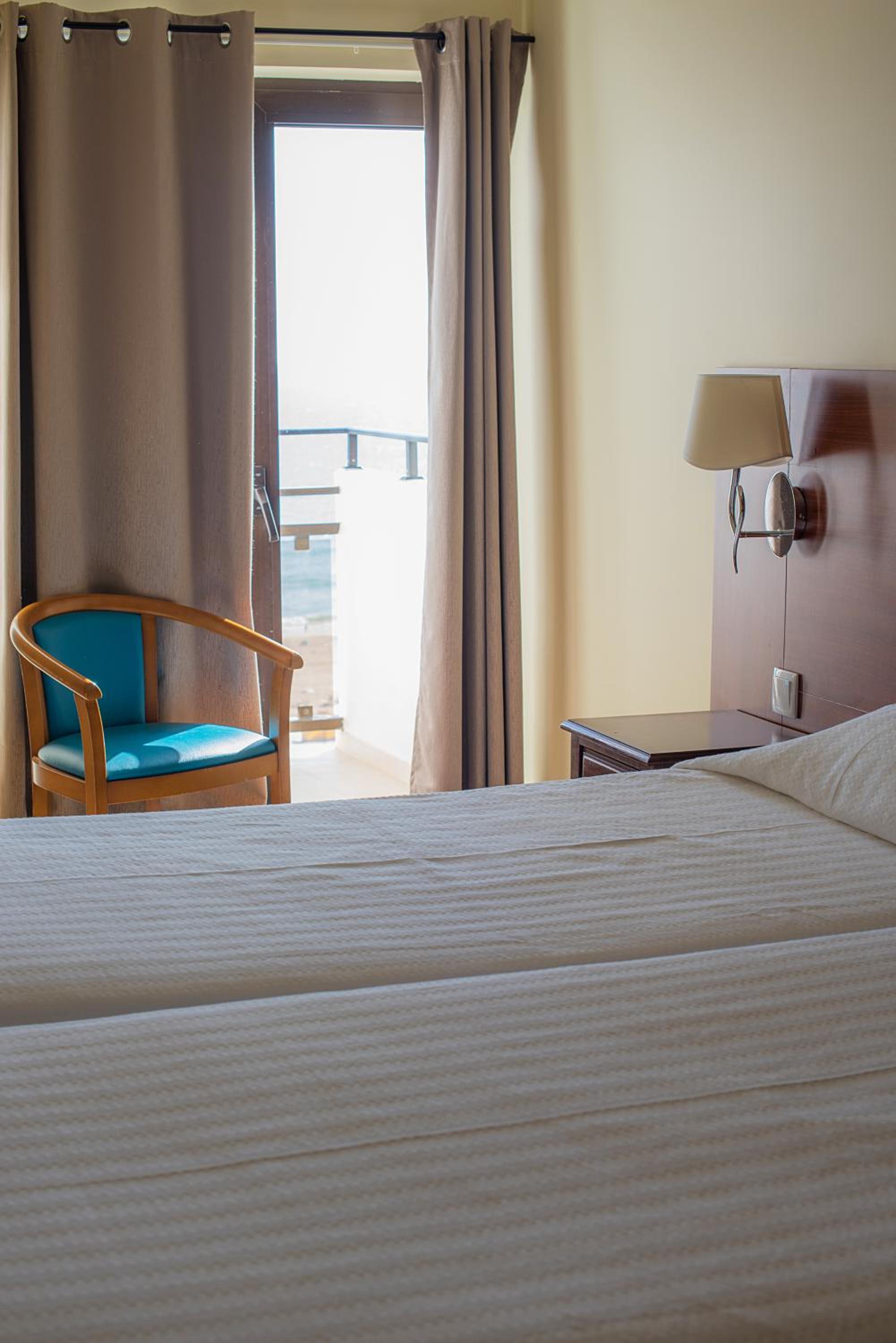 Twin Room with Sea View - Photo 31