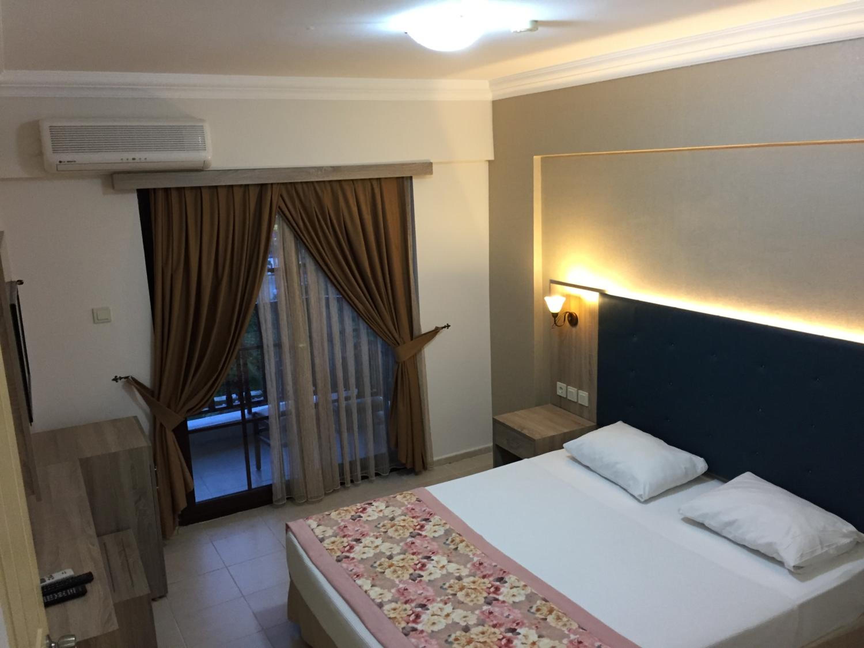 Standard Double or Twin Room photo 2