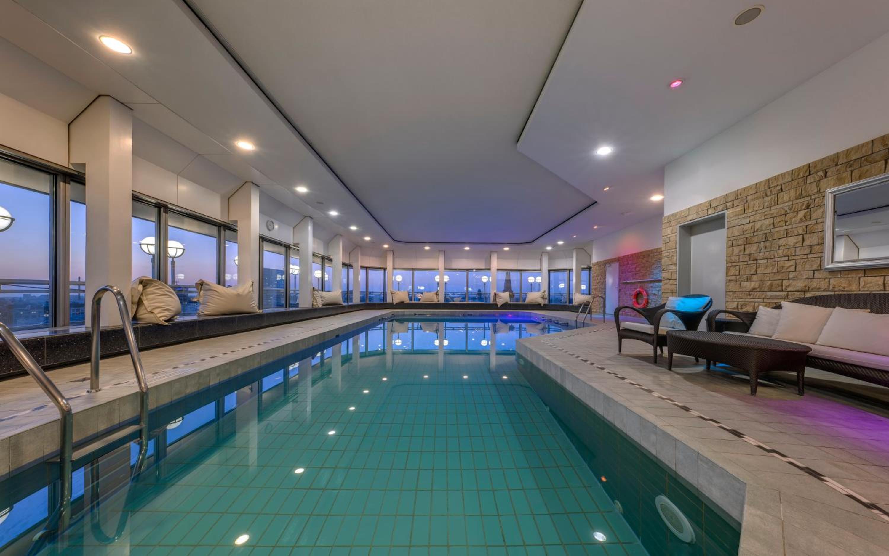Executive Room - Photo 2