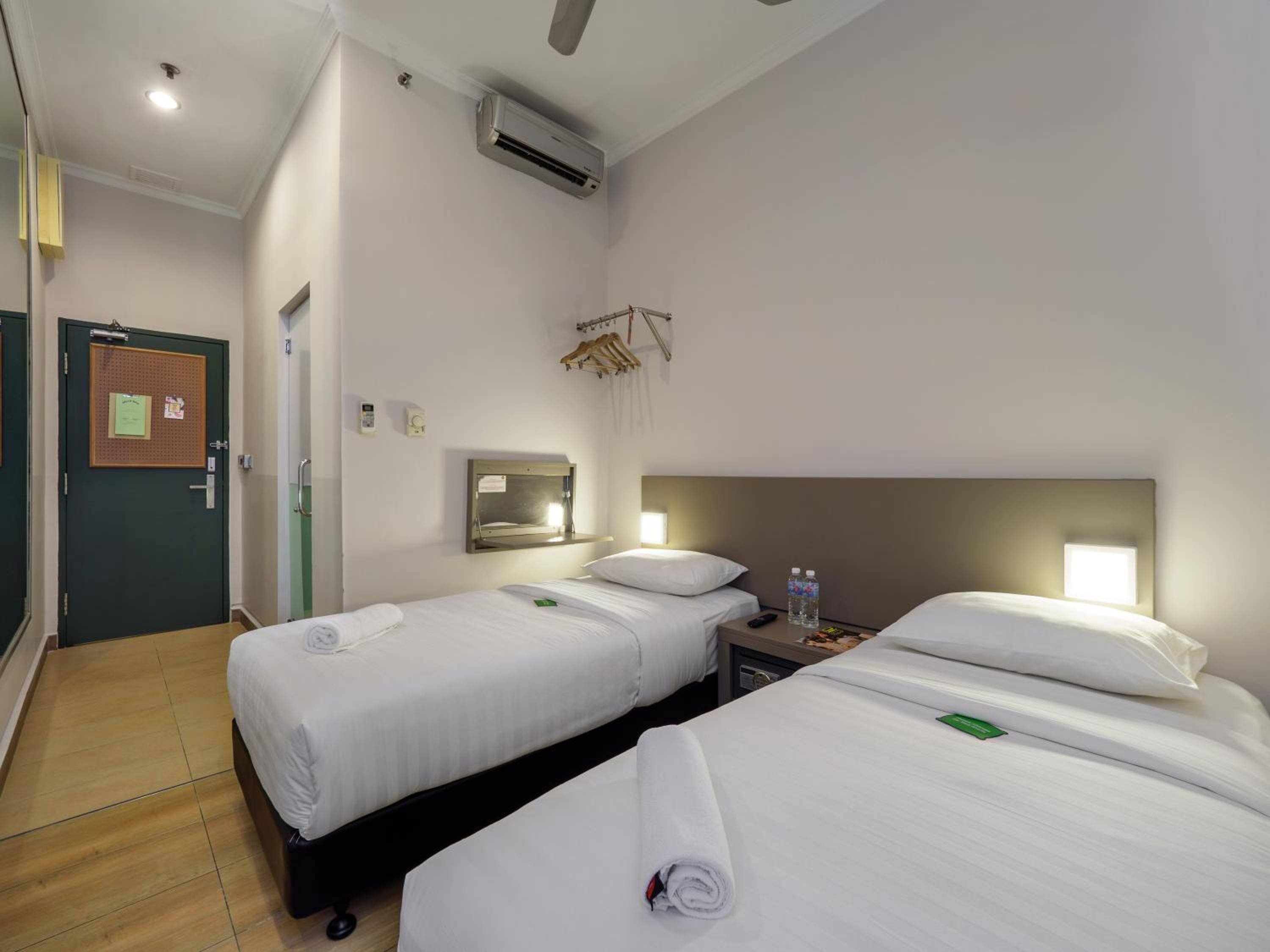 Twin Room - Photo 2