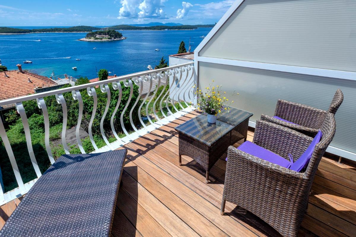 Studio with Balcony and Sea View