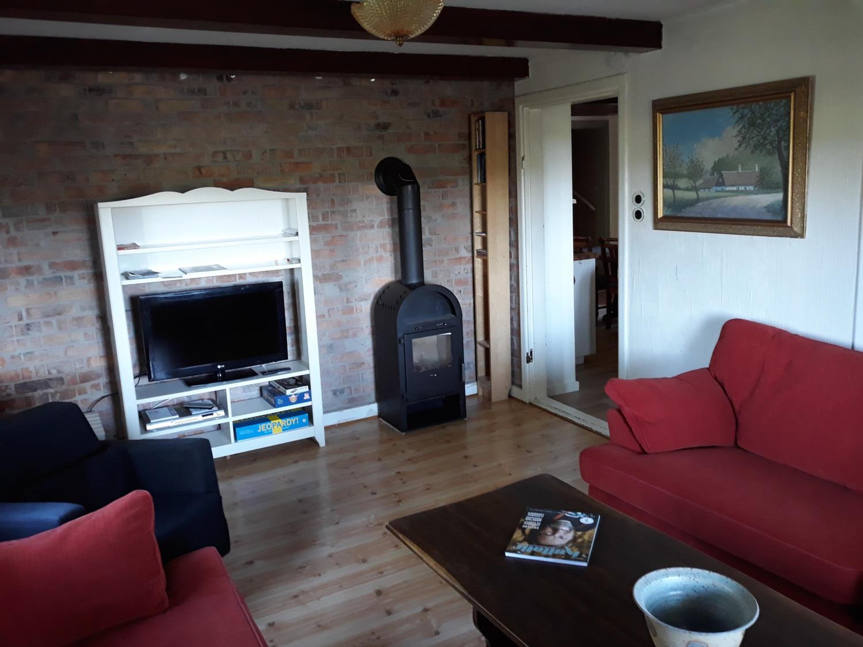 Three-Bedroom House - Photo 4