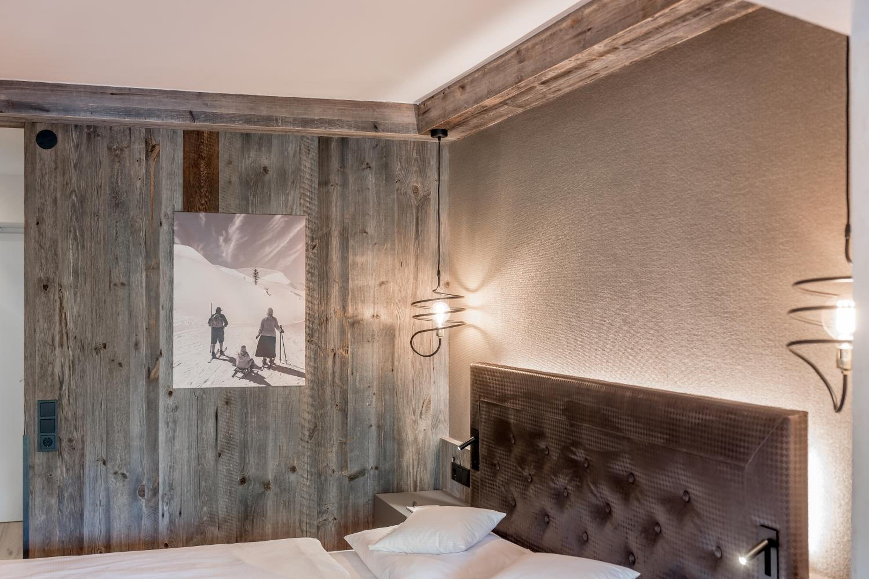 Deluxe Double Room - Photo 8