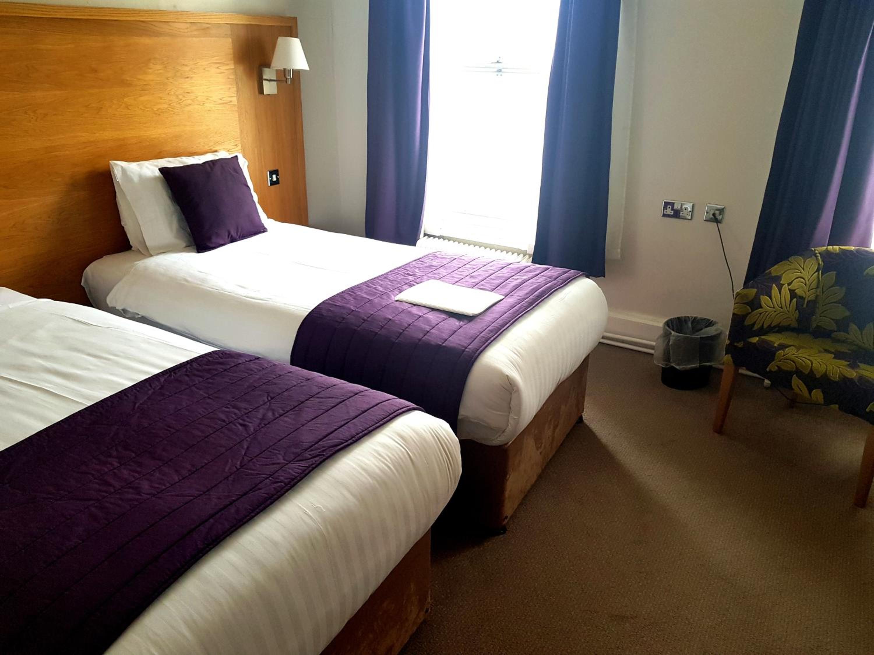Twin Room - Photo 1