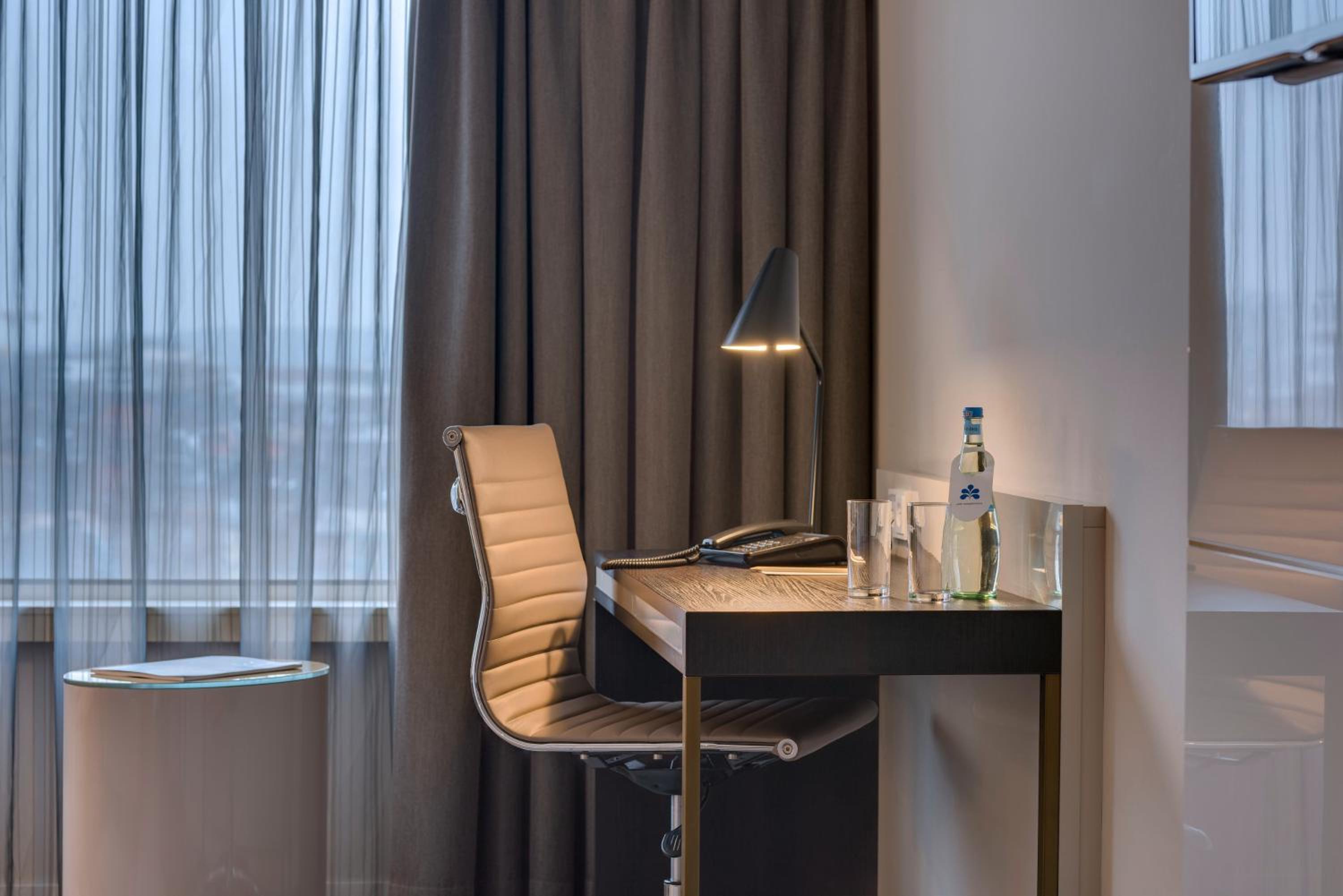 Executive Suite - Photo 9