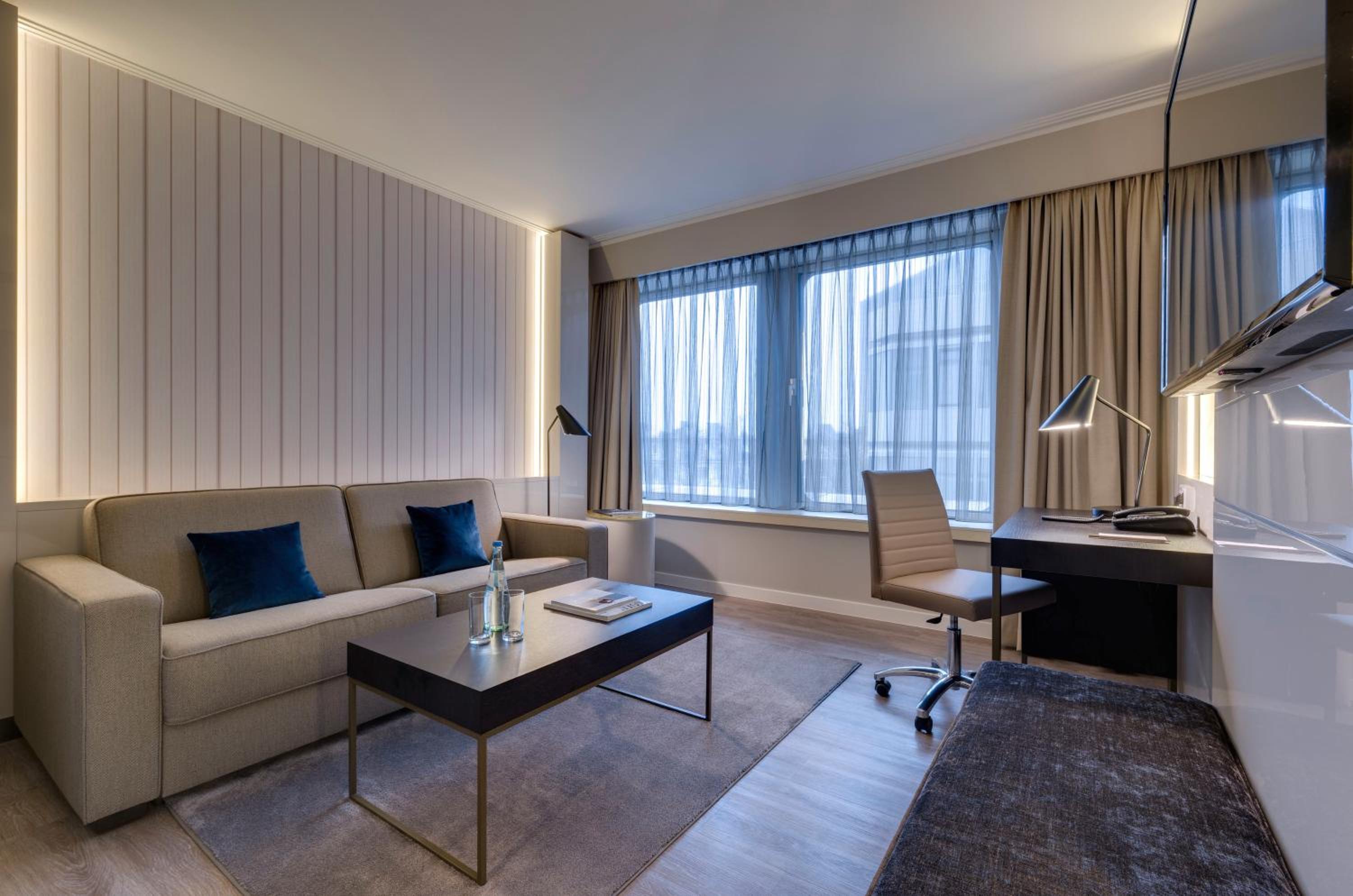Executive Suite - Photo 5