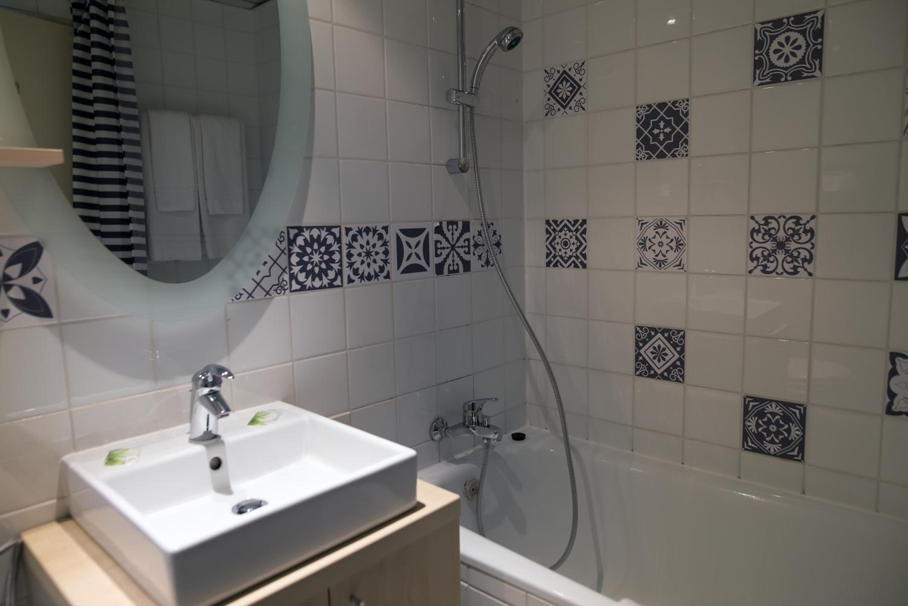 Double or Twin Room - Photo 15