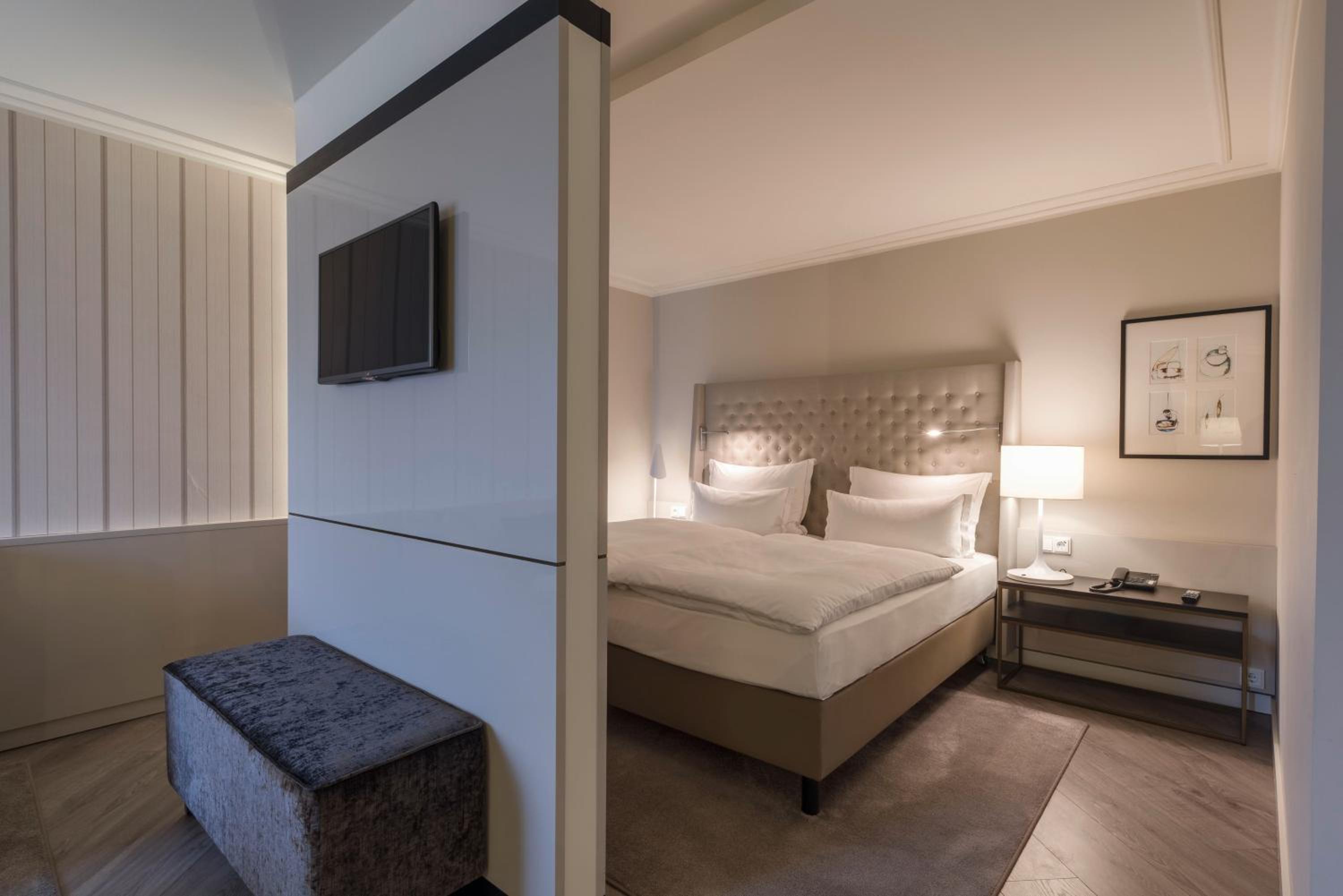 Executive Suite - Photo 4