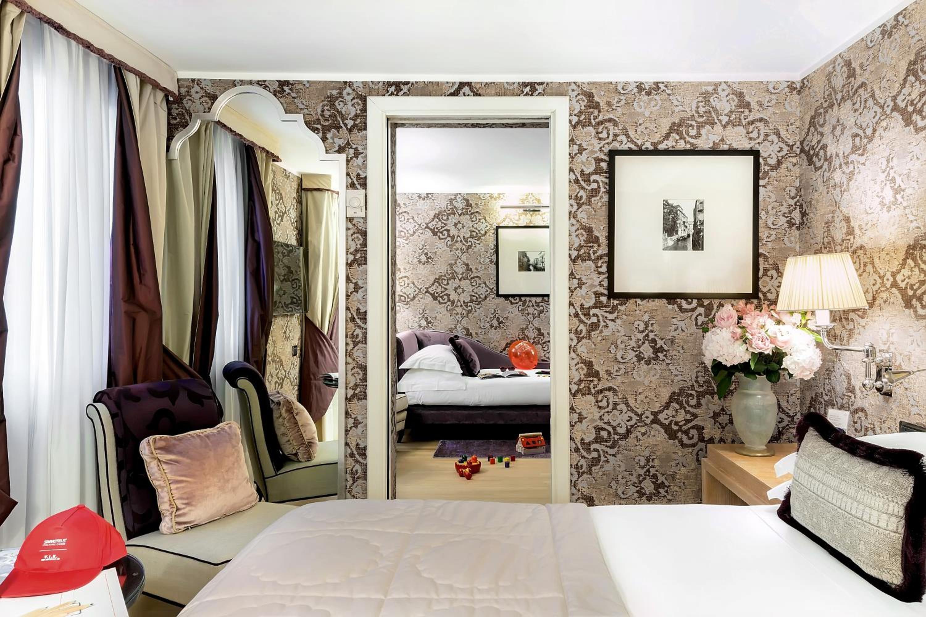 Family Connecting Rooms - Photo 1