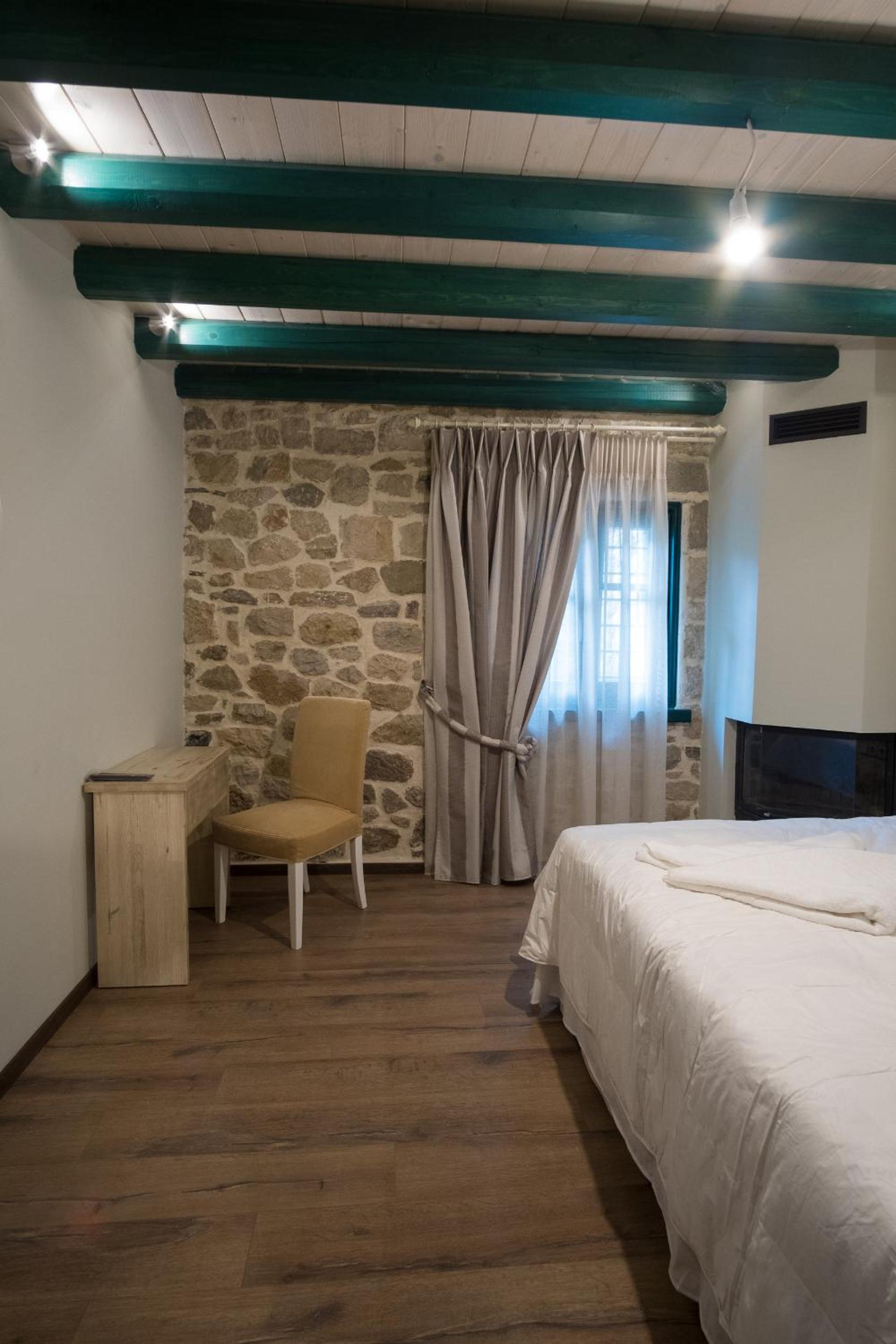 Deluxe Double or Twin Room with Terrace and Spa Bath - Photo 7