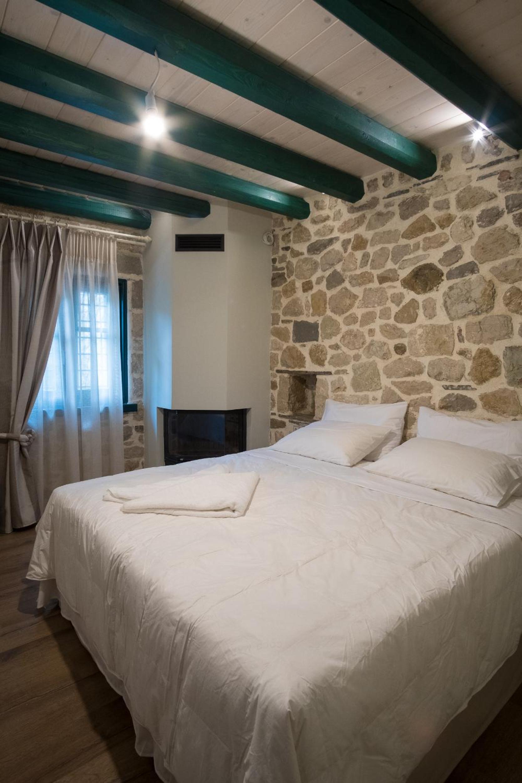 Deluxe Double or Twin Room with Terrace and Spa Bath - Photo 6